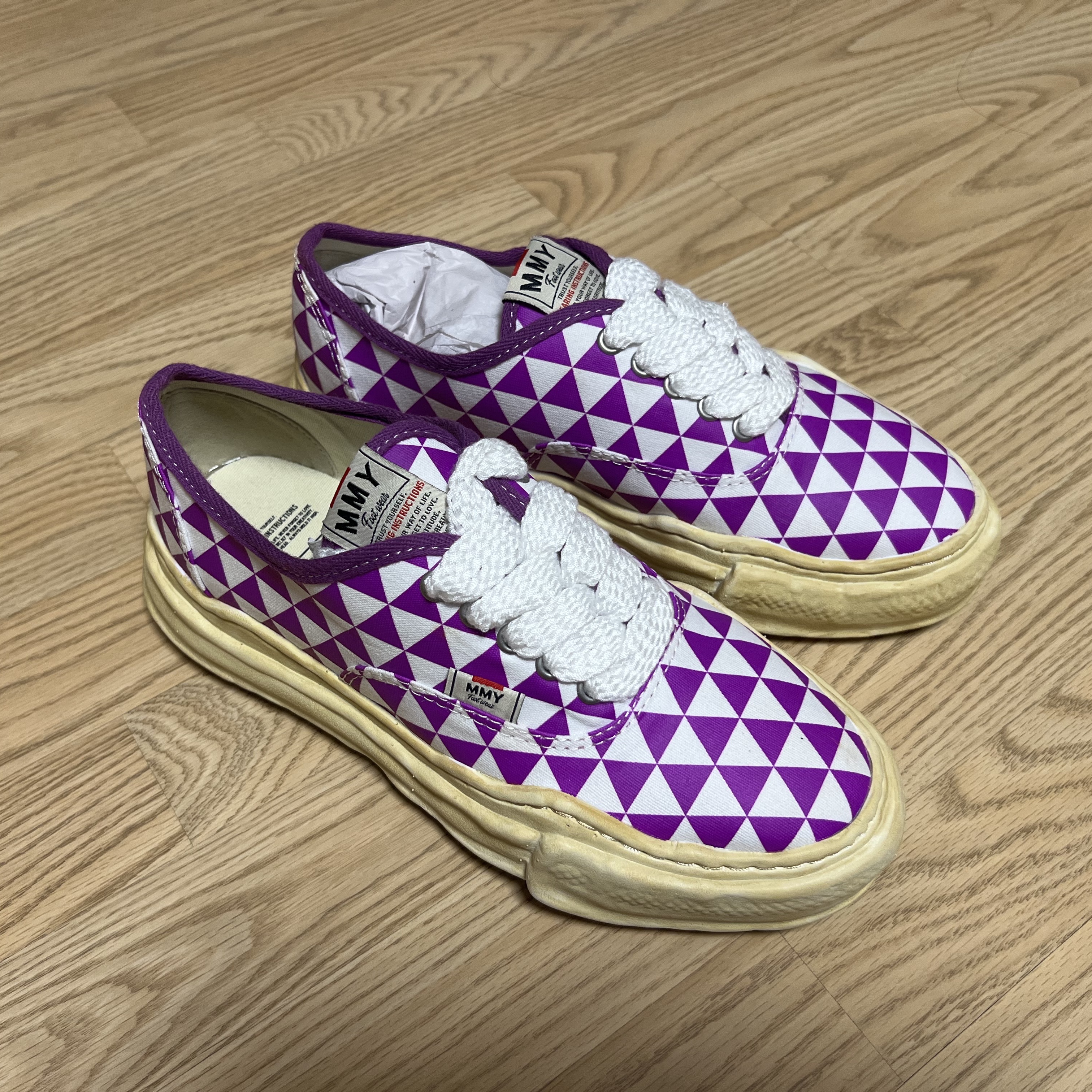 Maison Mihara Yasuhiro Baker OD OG Sole Print Canvas Low-top Sneakers Black 착용 스타일