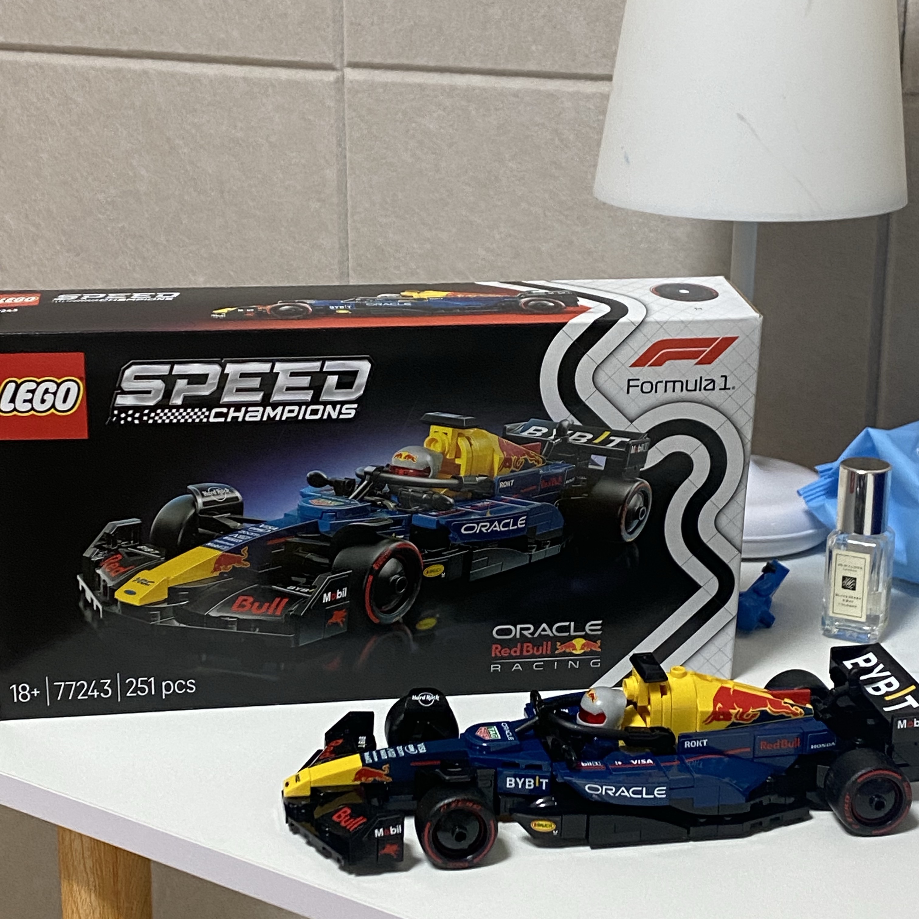 Lego Oracle Red Bull Racing RB20 F1 Race Car 착용 스타일