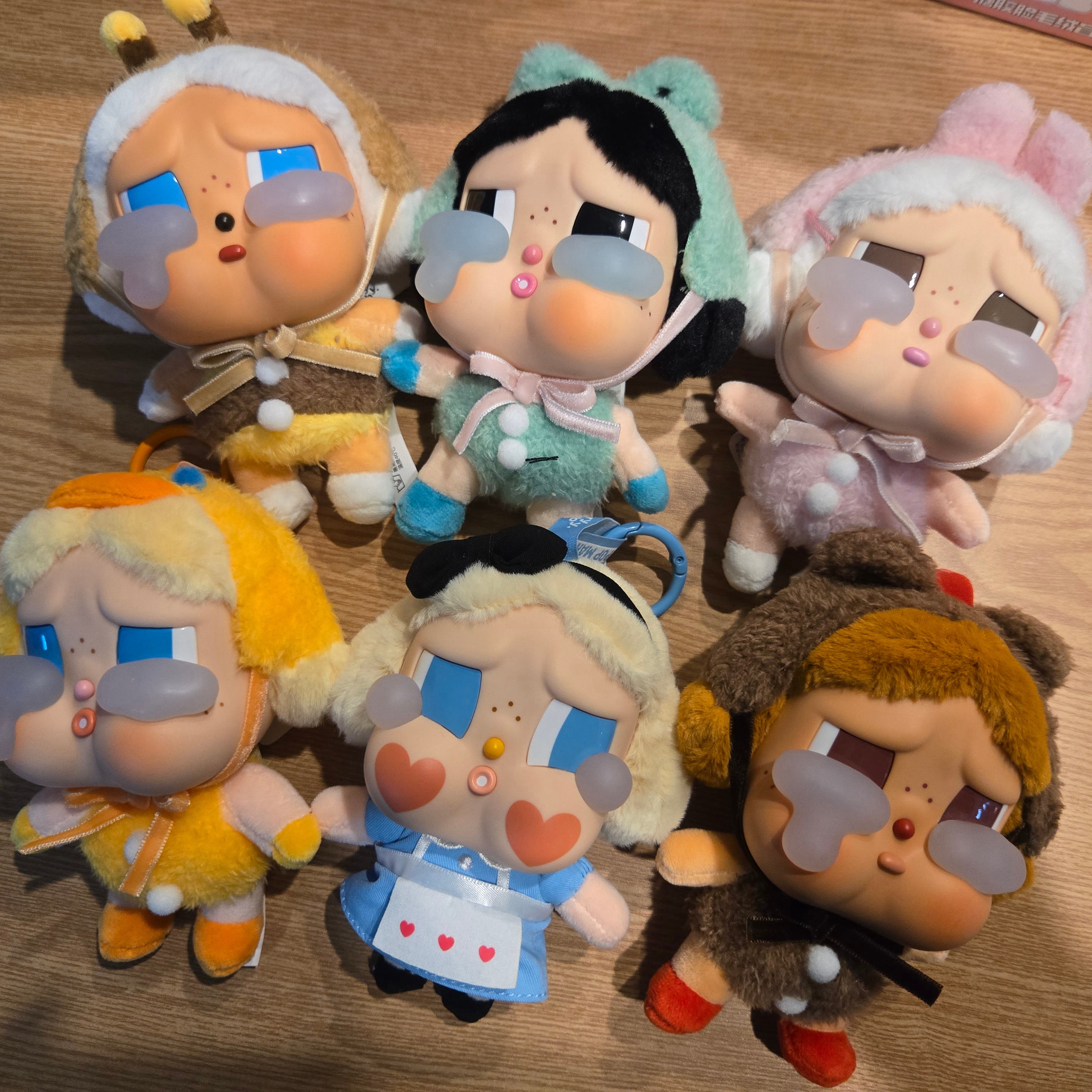 Pop Mart Crybaby Crying Again Series Plush Keyring Sealed Case (6 Blind Boxes) 착용 스타일 - 2