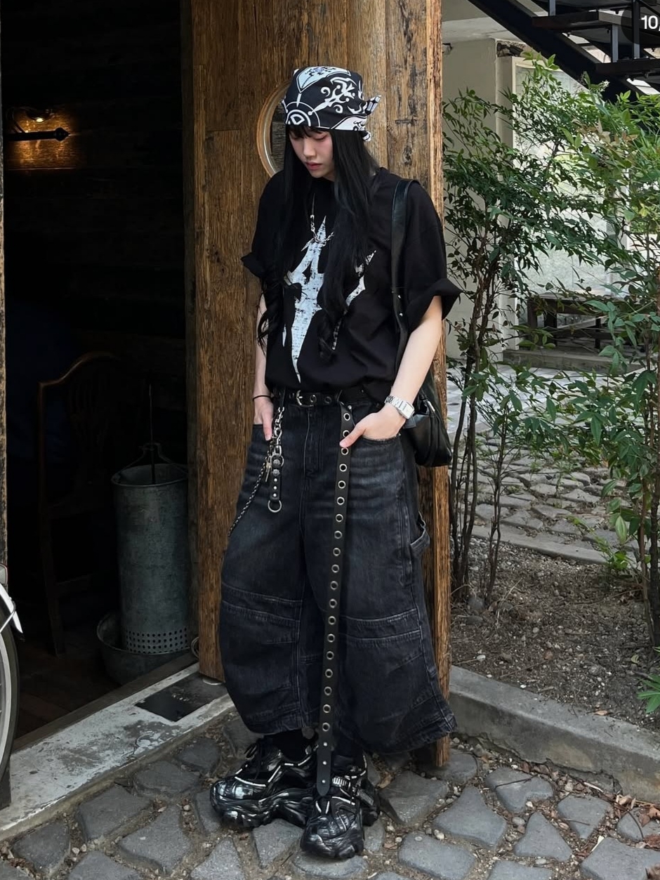 ROARINGRAD Carpenter Bermuda Denim Pants Black 착용 스타일