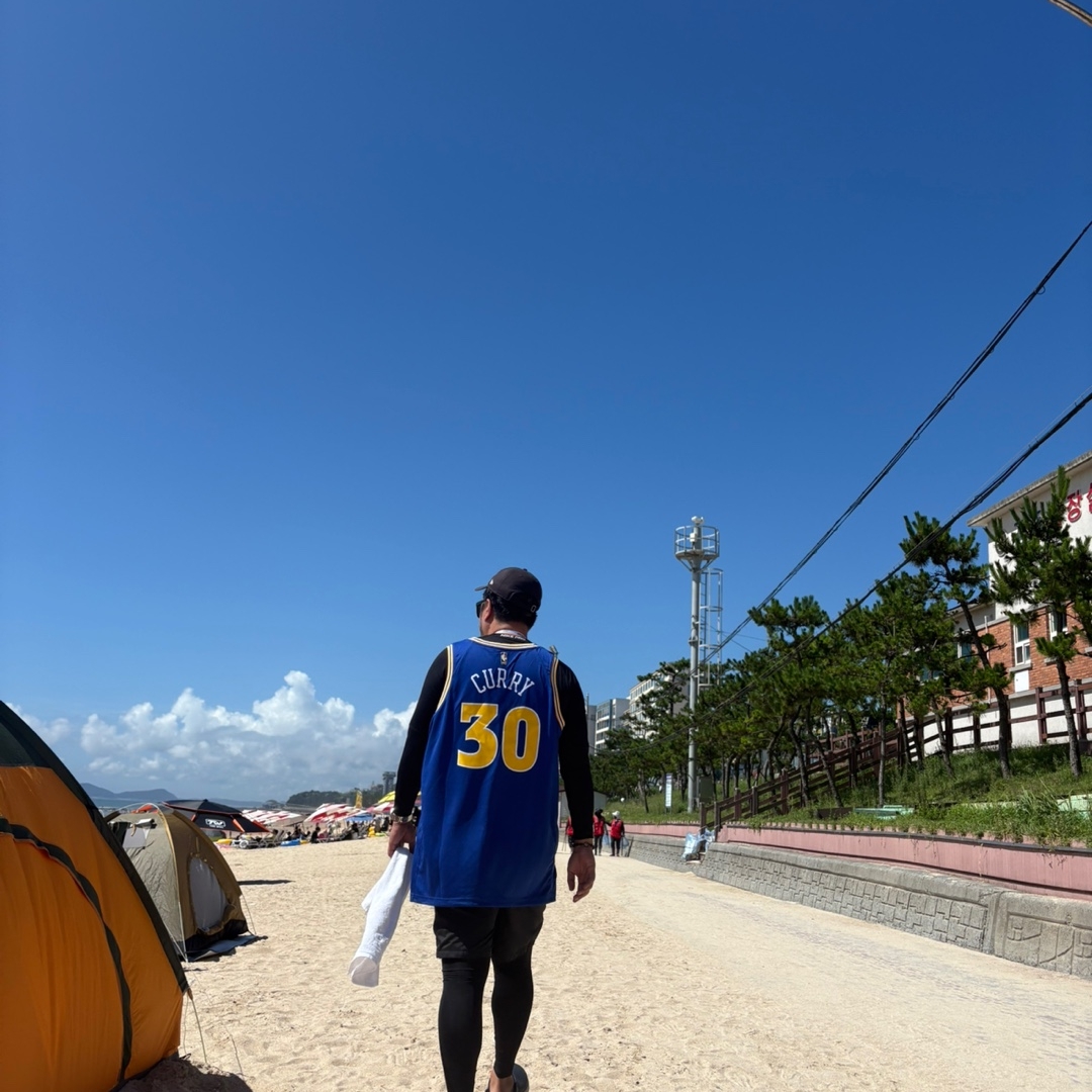 Nike Stephen Curry Golden State Warriors Hardwood Classic Edition 2022/23 NBA Swingman Jersey Blue 착용 스타일