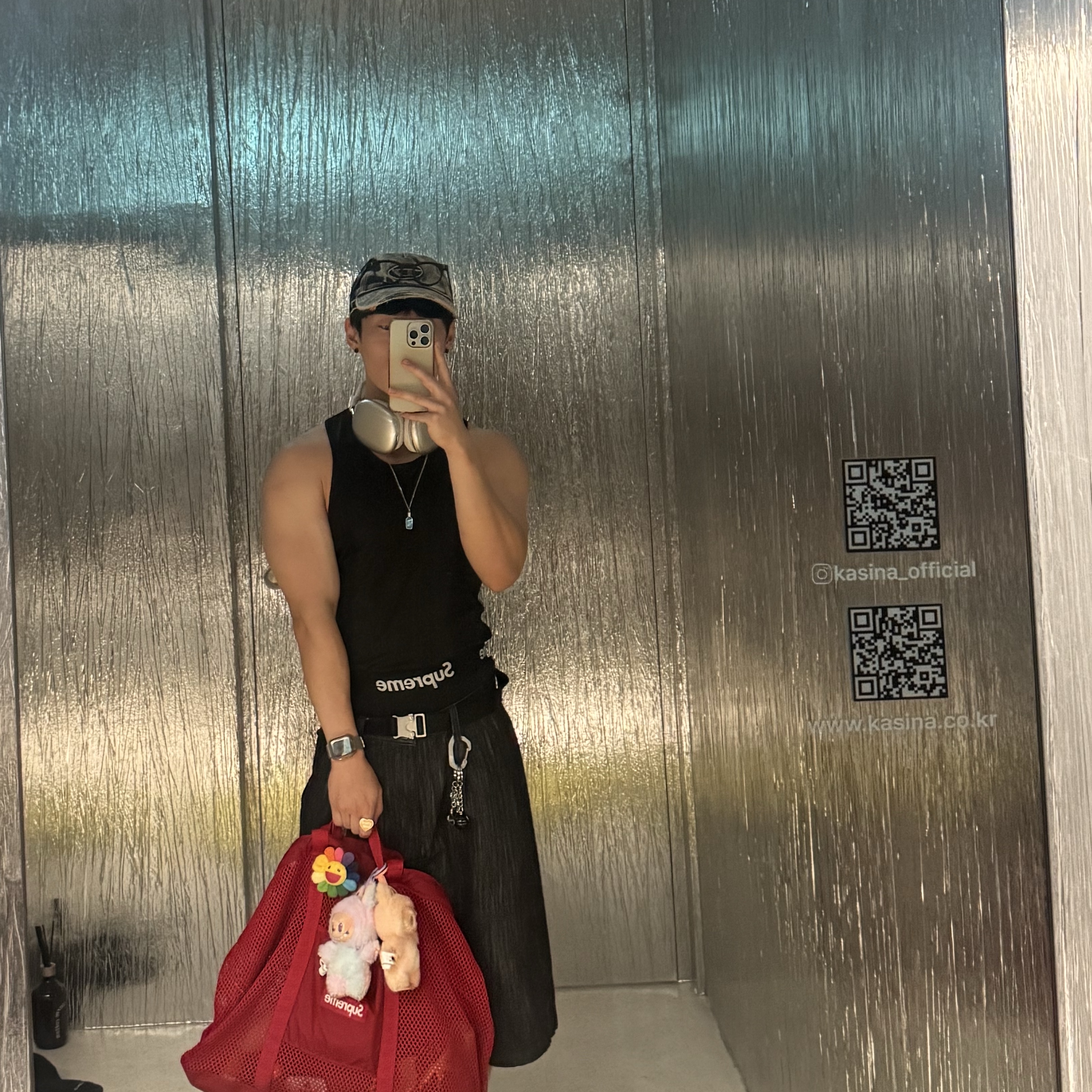 Supreme Mesh Tote Bag Red - 25SS, Human Made x Blue Bottle Coffee Key Charm Blue 착용 스타일