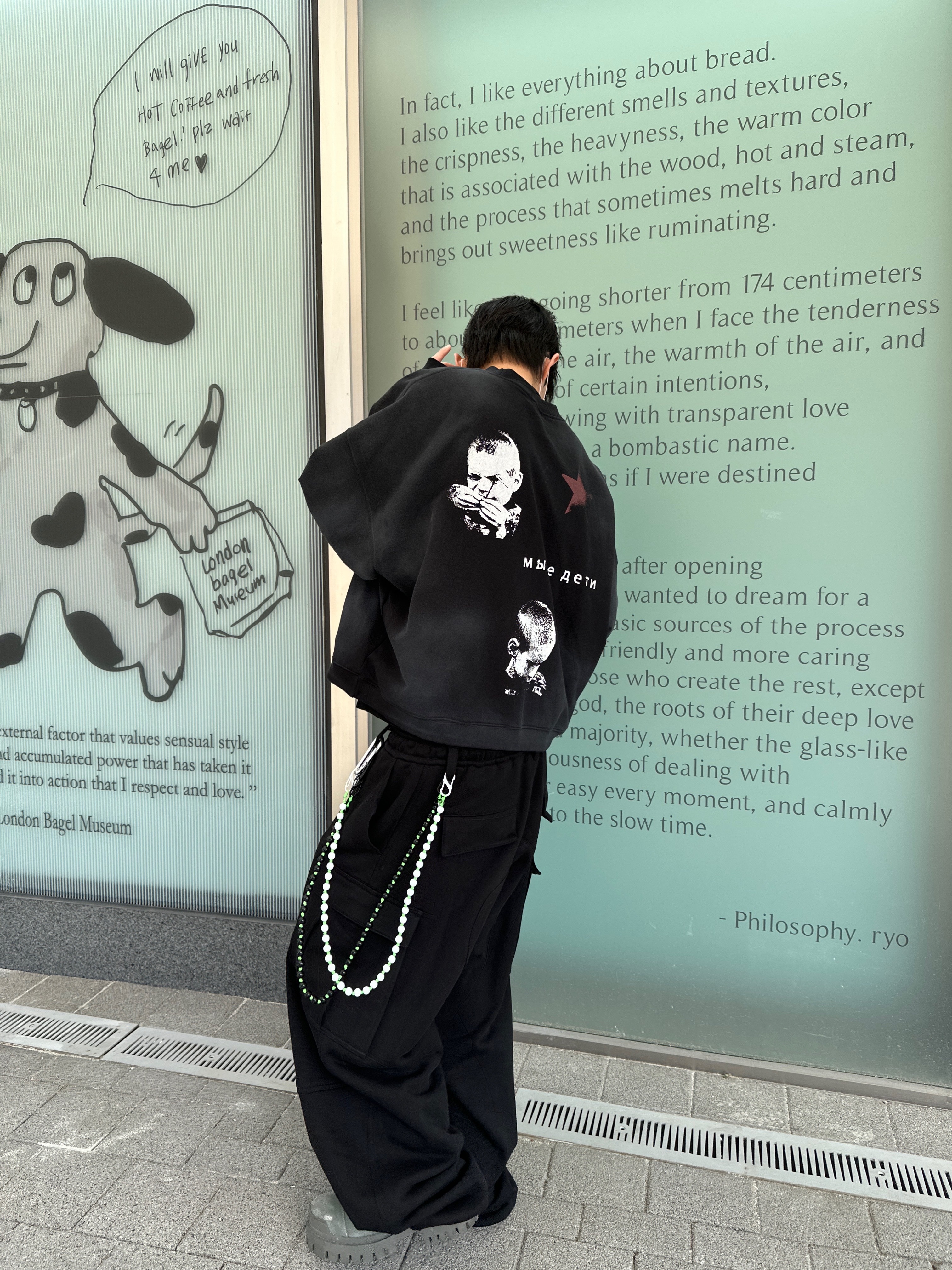 qAp Baby Crewneck Black, qAp Heavy Cotton Sweat Cargo Black 착용 스타일 - 1