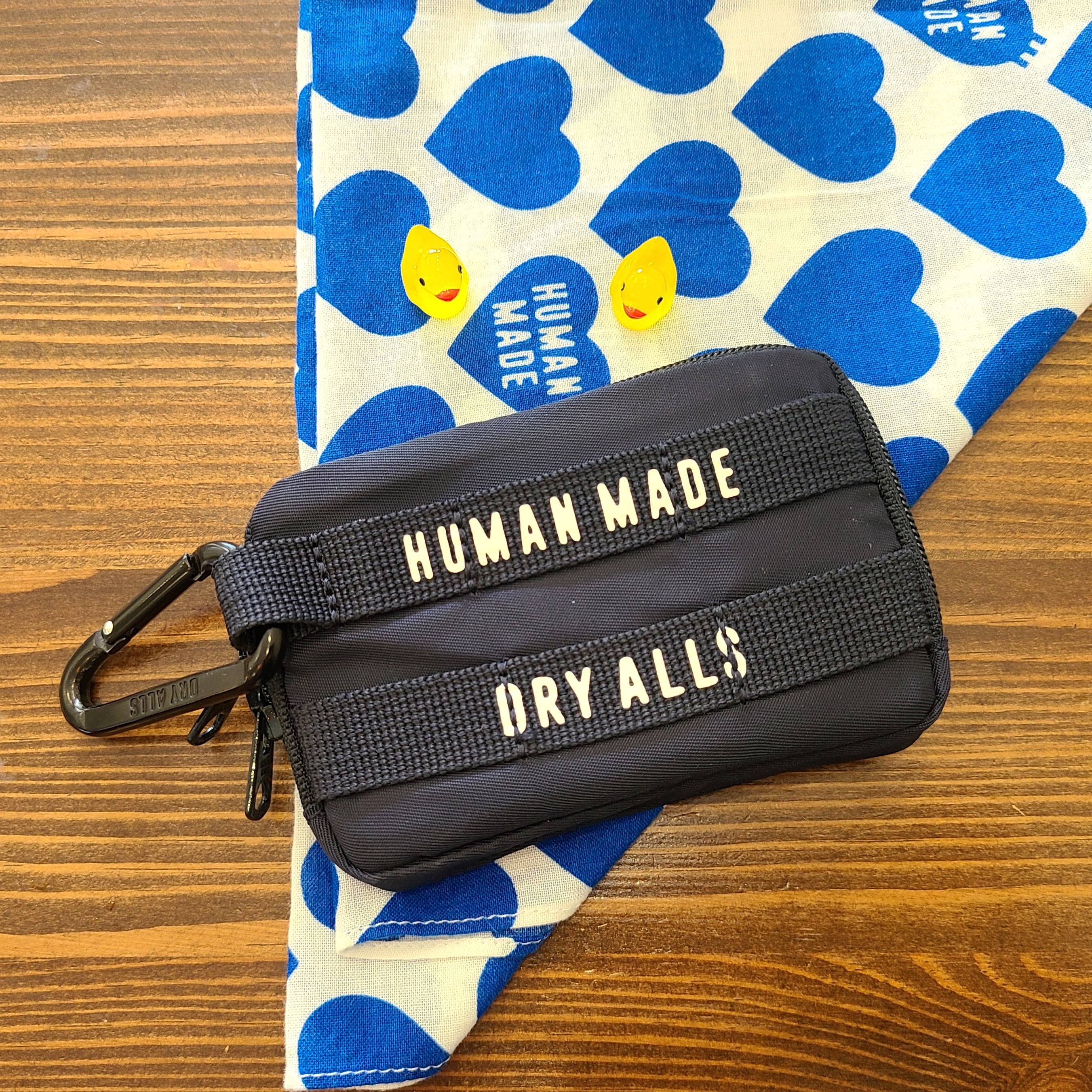 Human Made Military Card Case Navy 착용 스타일
