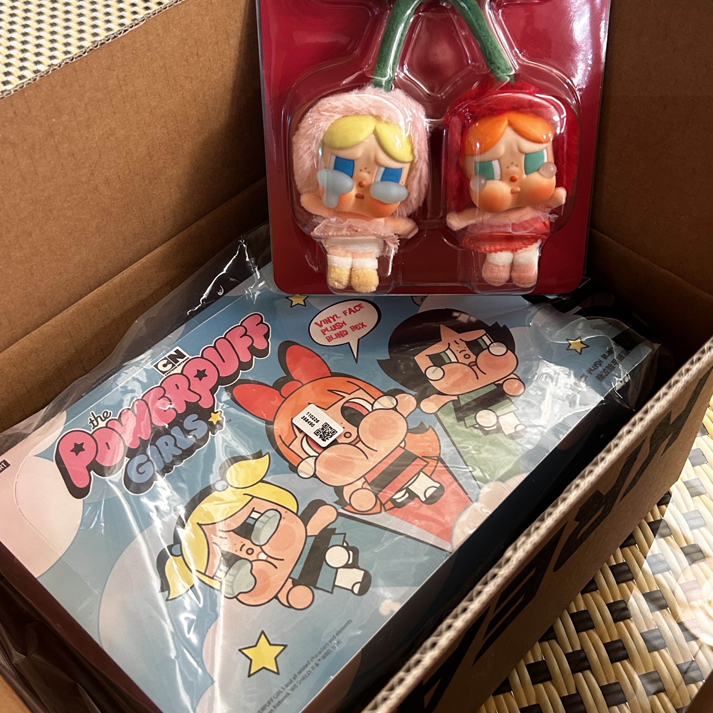 Pop Mart Crybaby Crying For Love Series Vinyl Plush, Pop Mart Crybaby x Powerpuff Girls Series Keyring Sealed Case (6 Blind Boxes) 착용 스타일 - 3