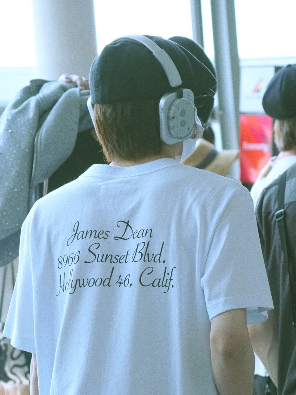 Nothing Headphone (1) White 착용 스타일 - 2