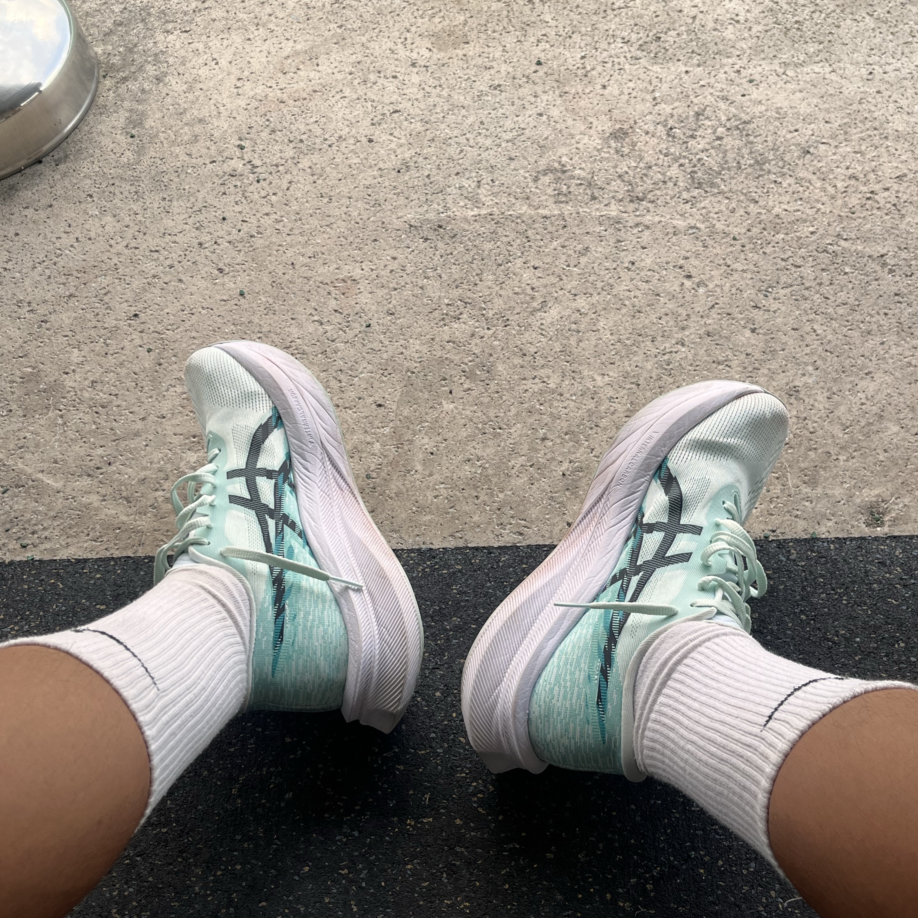 Asics Magic Speed 4 Soothing Sea Black 착용 스타일 - 2