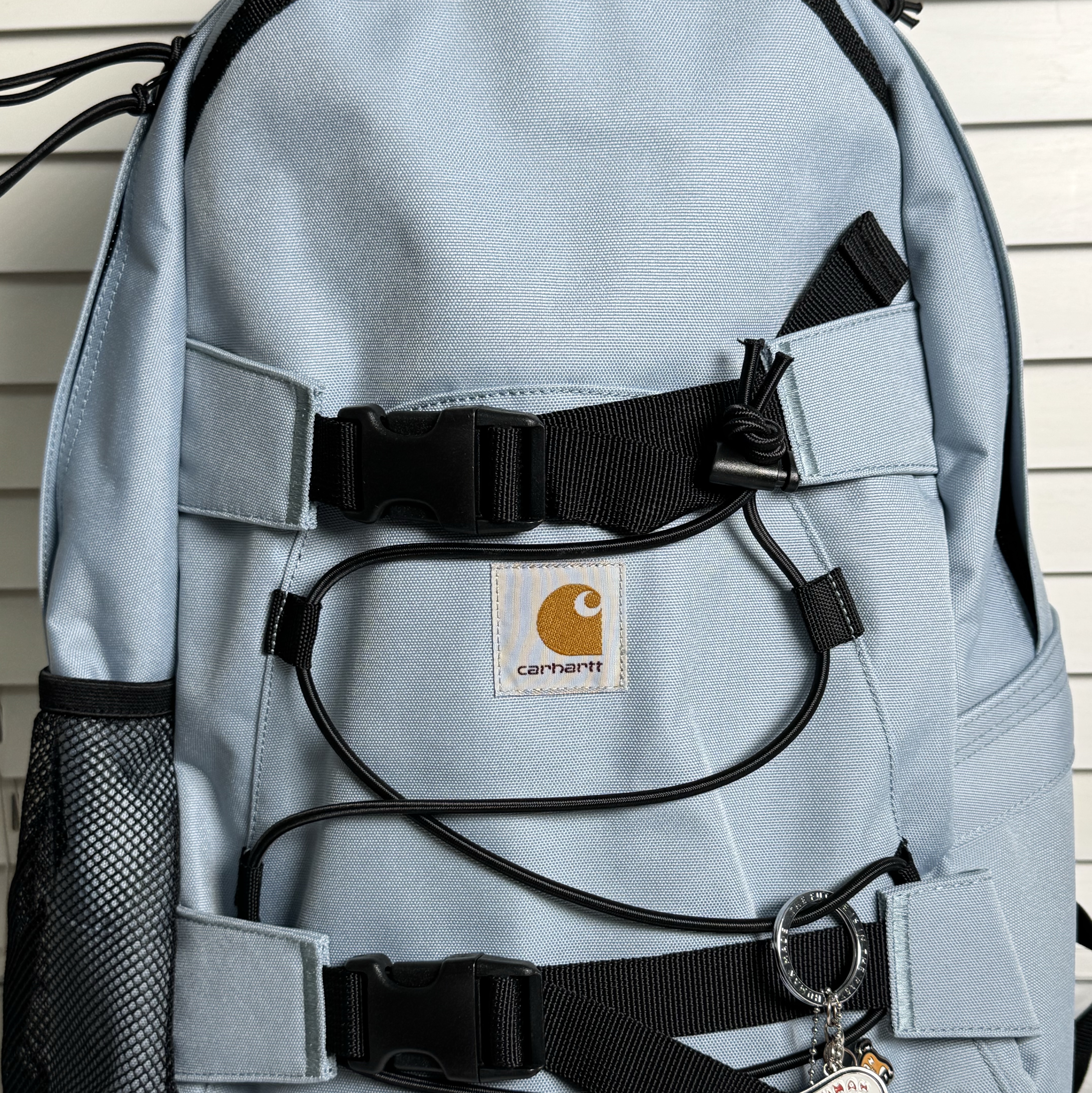 Carhartt WIP Kickflip Backpack Misty Sky, Human Made Animal Heart Keyring Silver Red 착용 스타일 - 2