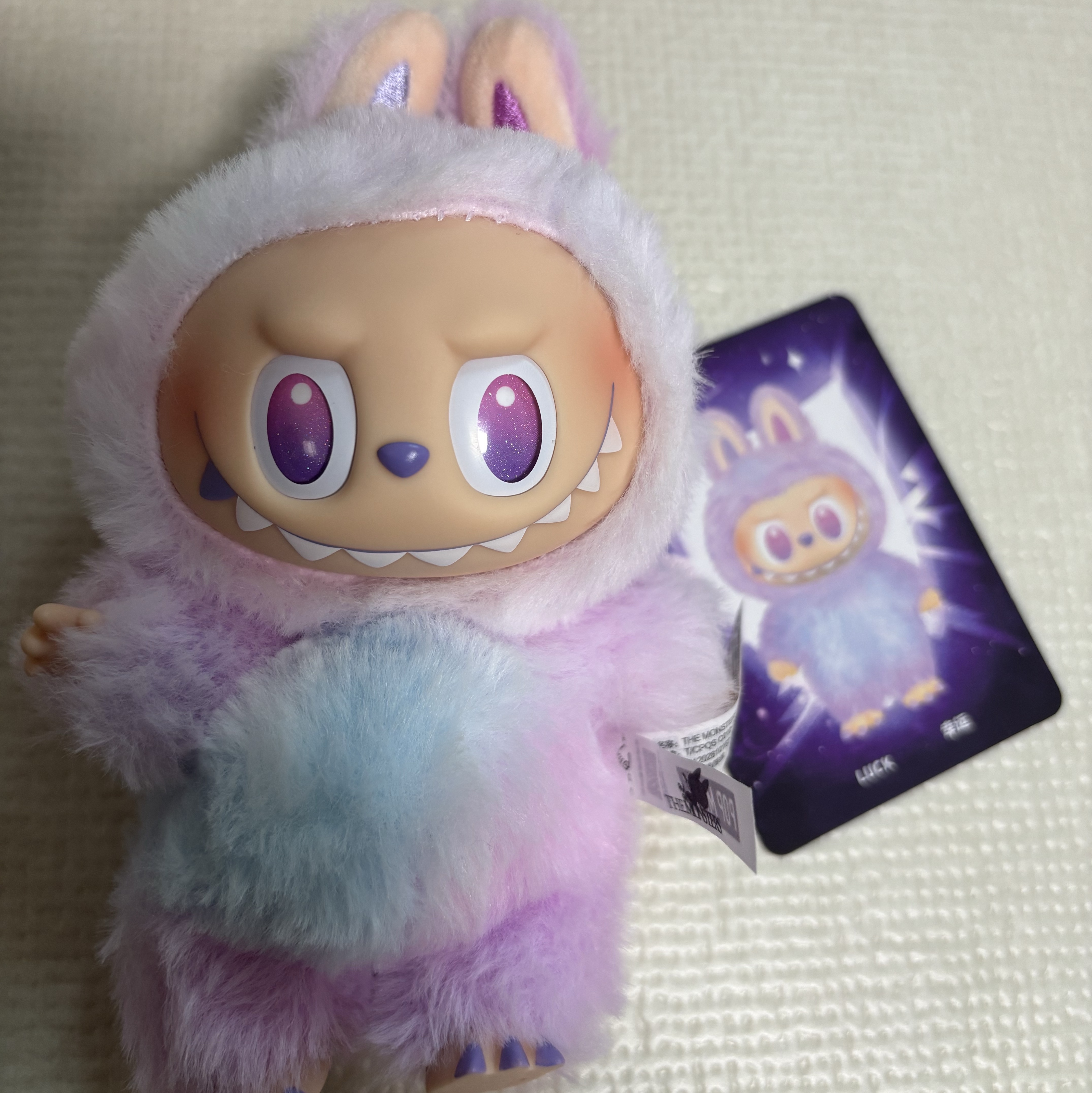 Pop Mart Labubu The Monsters Highlight Series Sealed Case (1 Blind Box) 착용 스타일