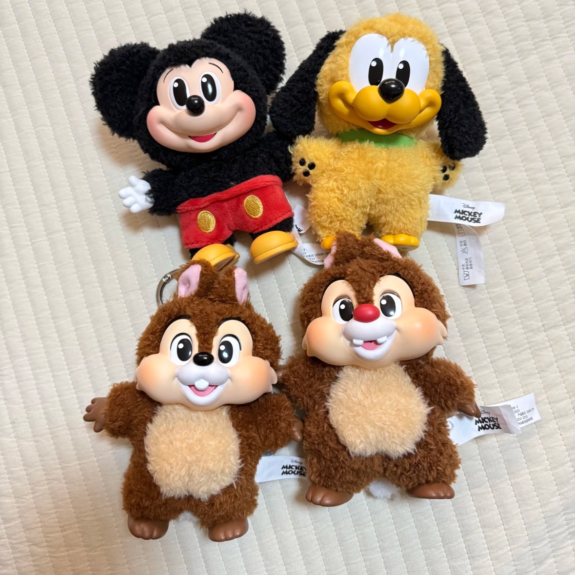 Pop Mart Mickey Family Cute Together Keychain Pluto Series (Opened Case), Pop Mart Mickey Family Cute Together Keychain Series Sealed Case (1 Blind Box) 착용 스타일