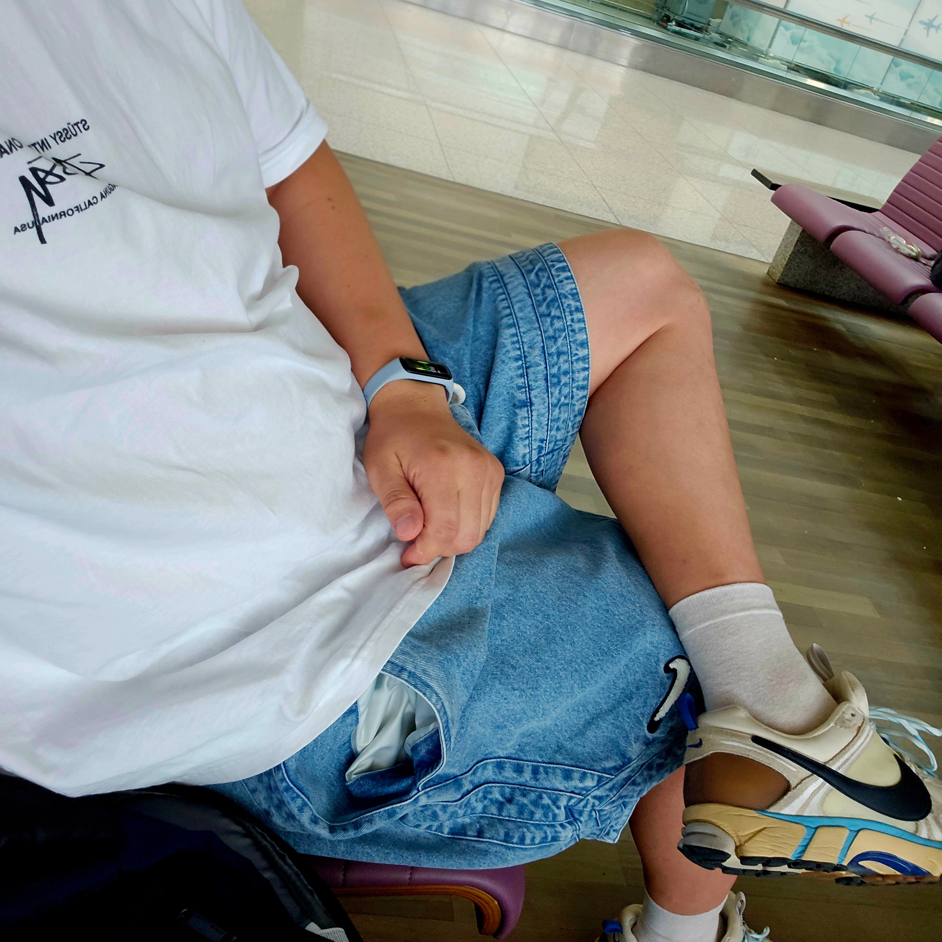 Nike 10 Inch Denim Basketball Shorts Blue Grey Pale Ivory, Stussy Smooth International T-Shirt White 착용 스타일 - 1
