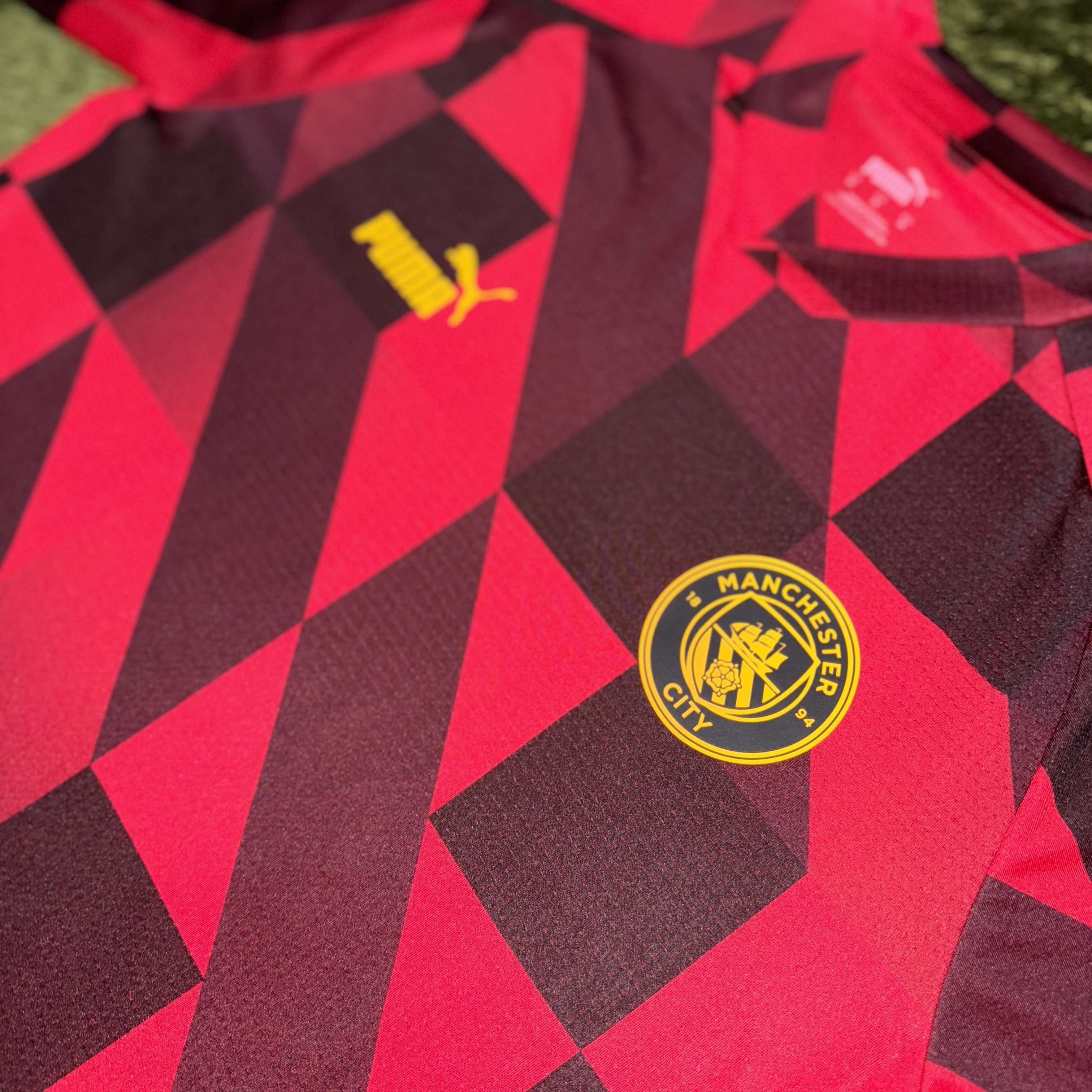 Puma 2022/23 Manchester City Prematch Short Sleeve Jersey Tango Red Black 착용 스타일 - 2