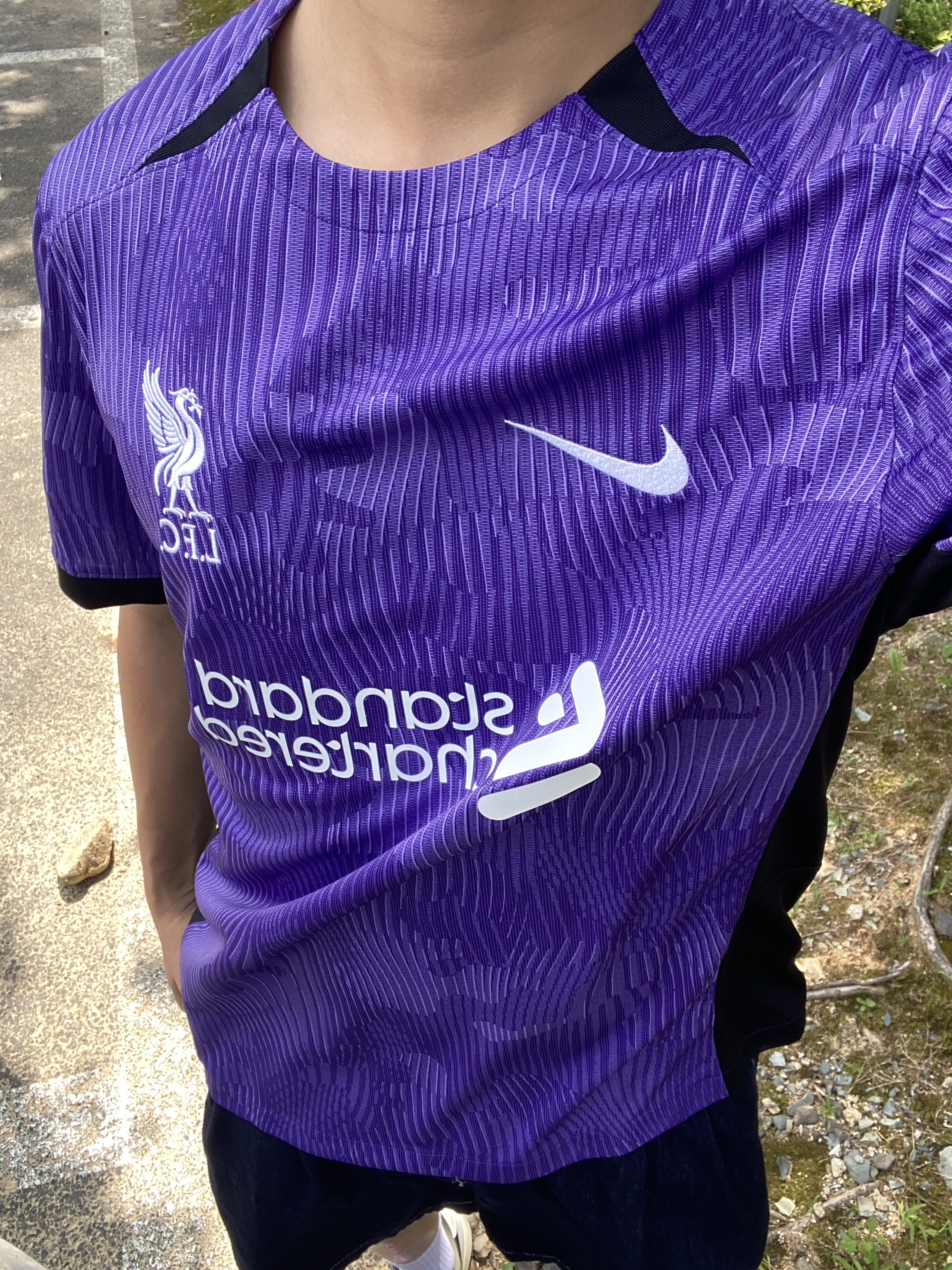 Nike Liverpool FC 2023/24 Dri-Fit Stadium 3rd Jersey Space Purple (Non Marking Ver.) 착용 스타일