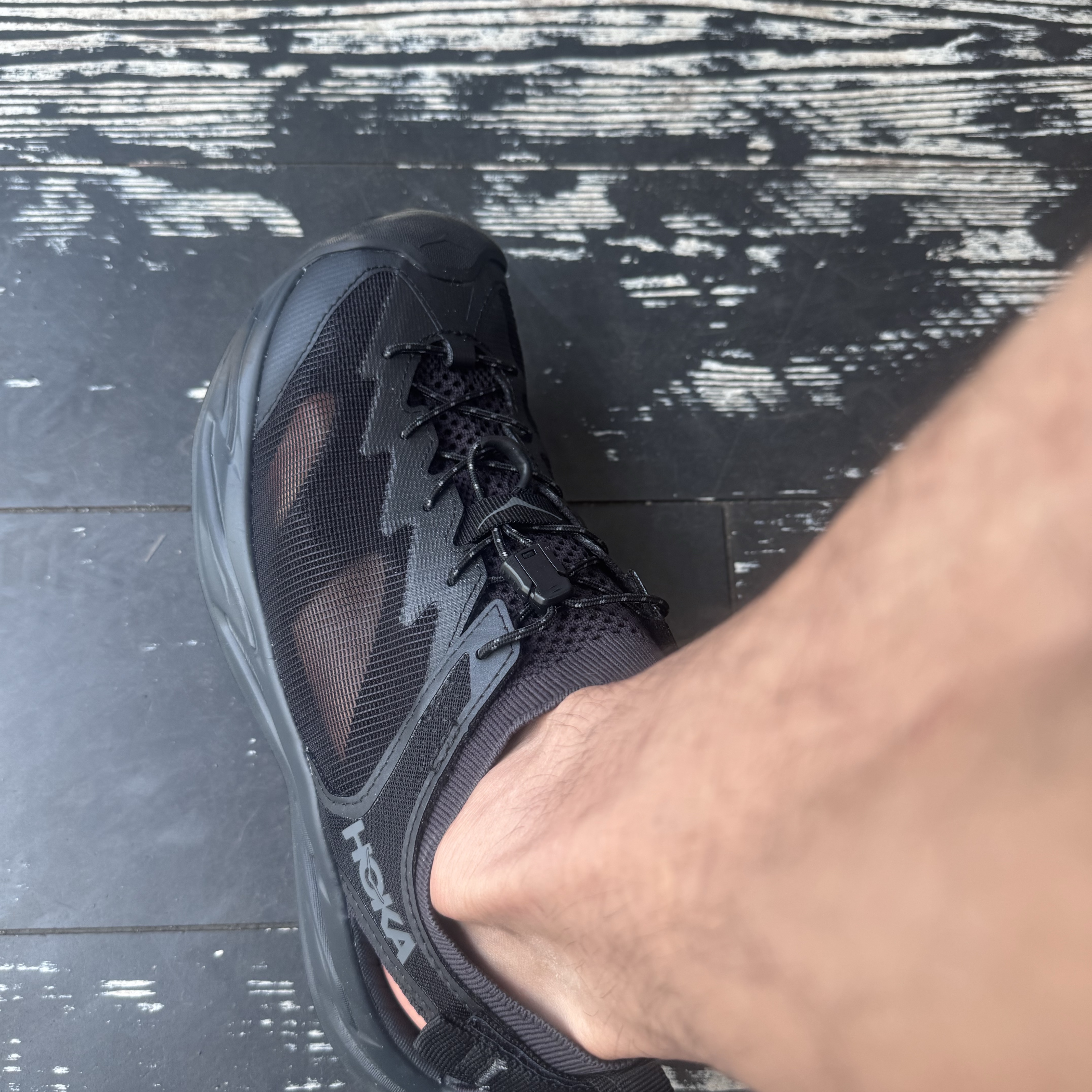 Hoka Hopara 2 Black 착용 스타일 - 2