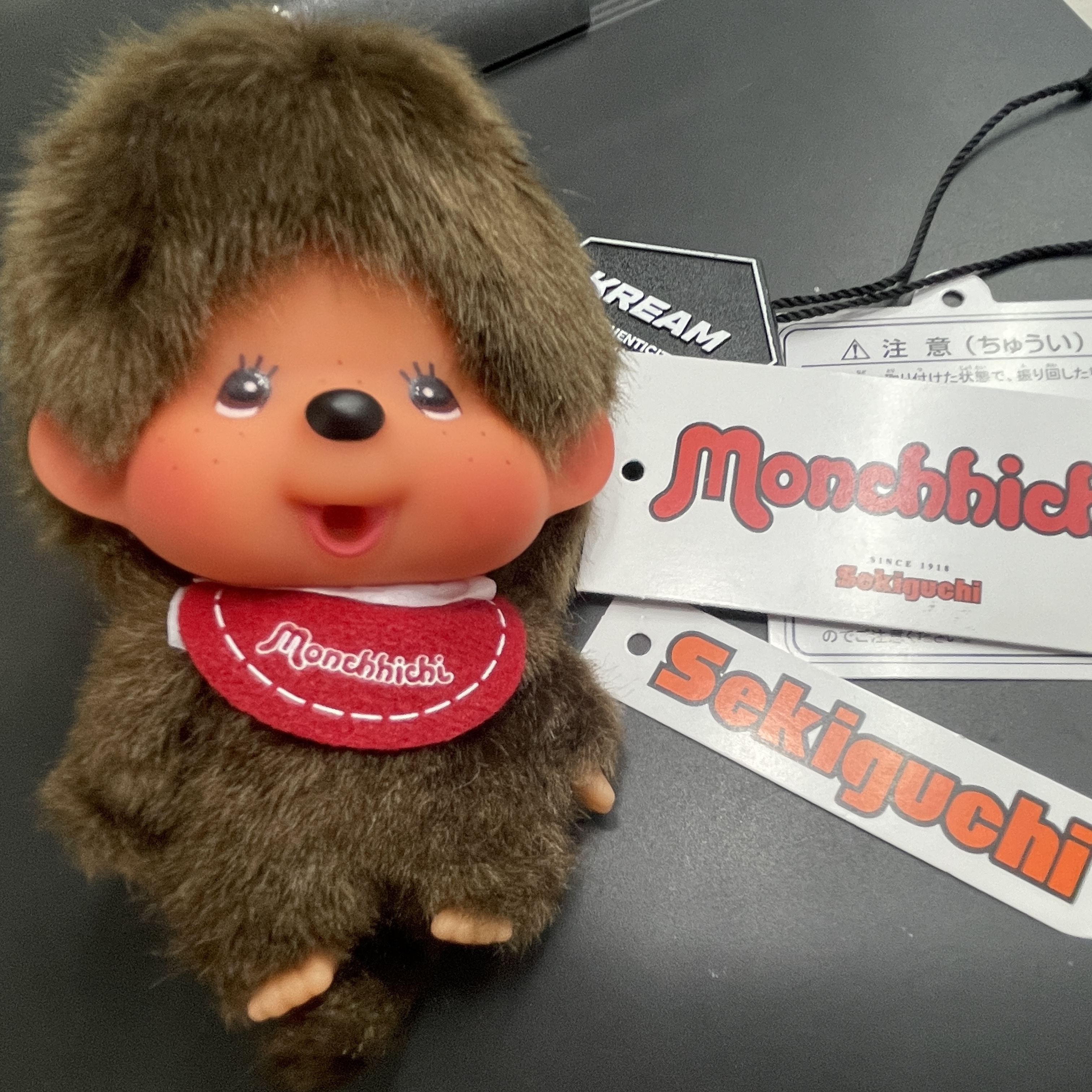 Monchhichi Bighead SS Boy Key Chain Brown 착용 스타일 - 1
