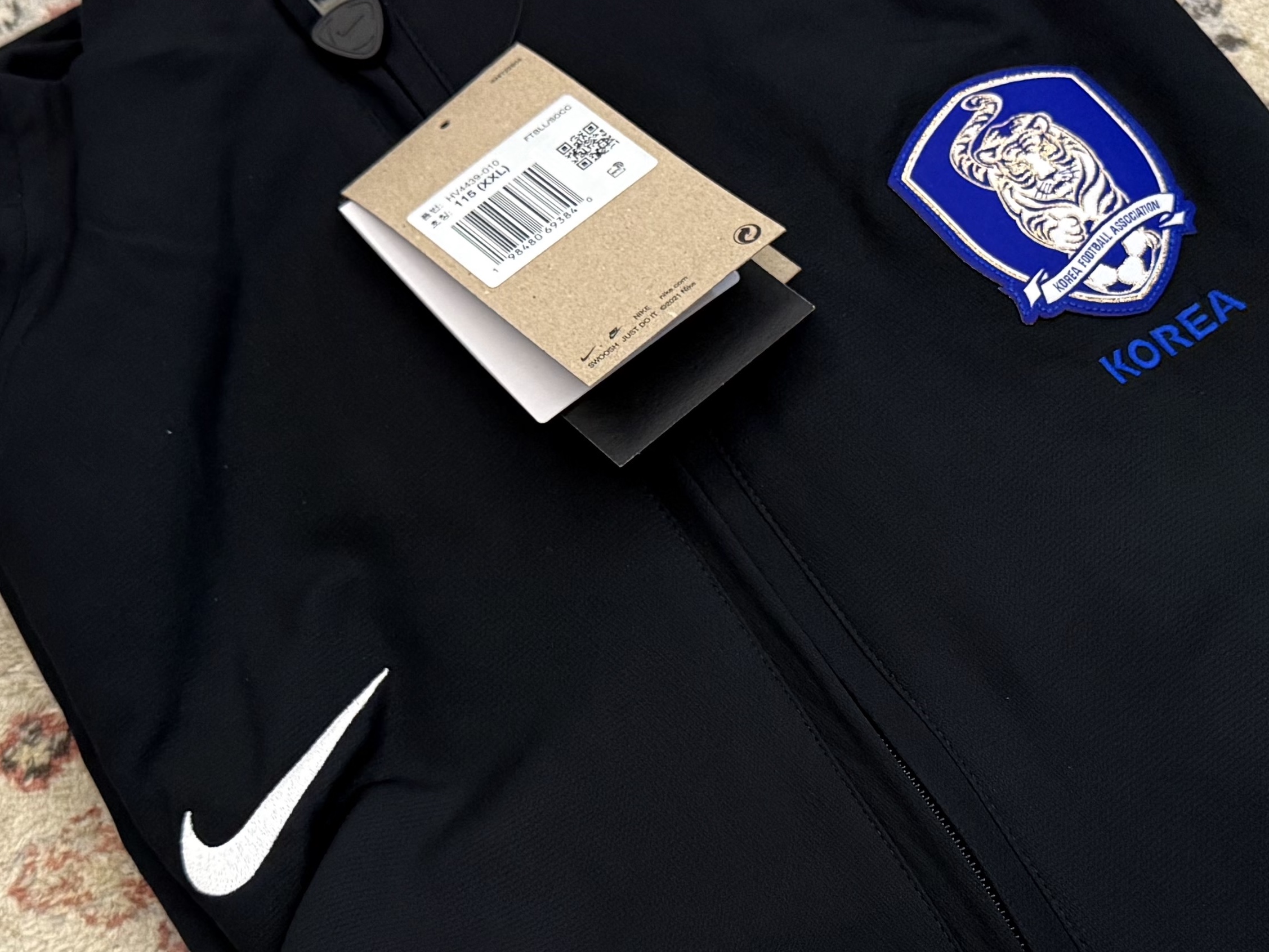 Nike South Korea 2004 Total 90 Reissue Soccer Replica Track Jacket (HV4439-010) 착용 스타일 - 4