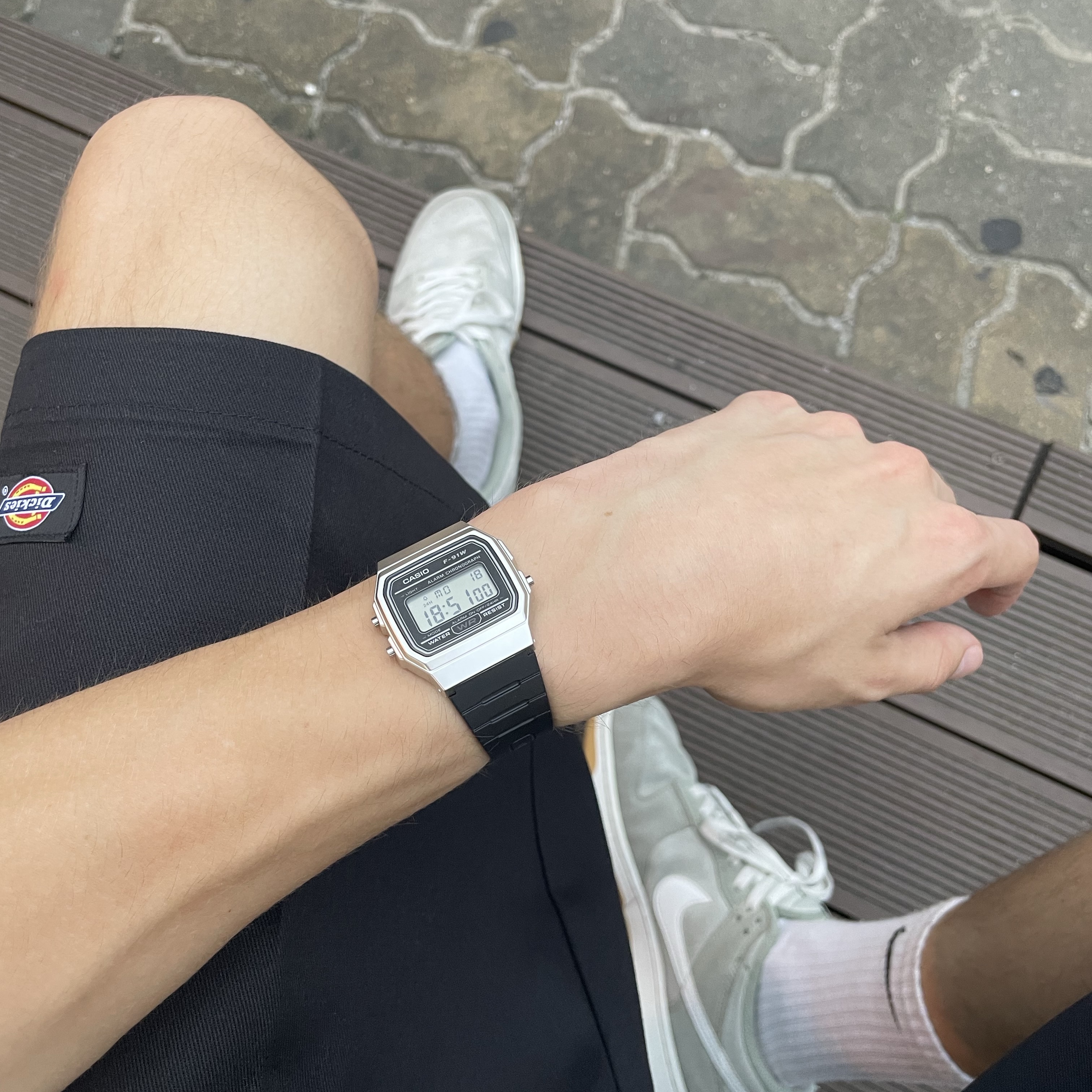 Casio F-91WM-7, Dickies Loose Fit 13 Inch Flat Front Work Shorts Black 착용 스타일