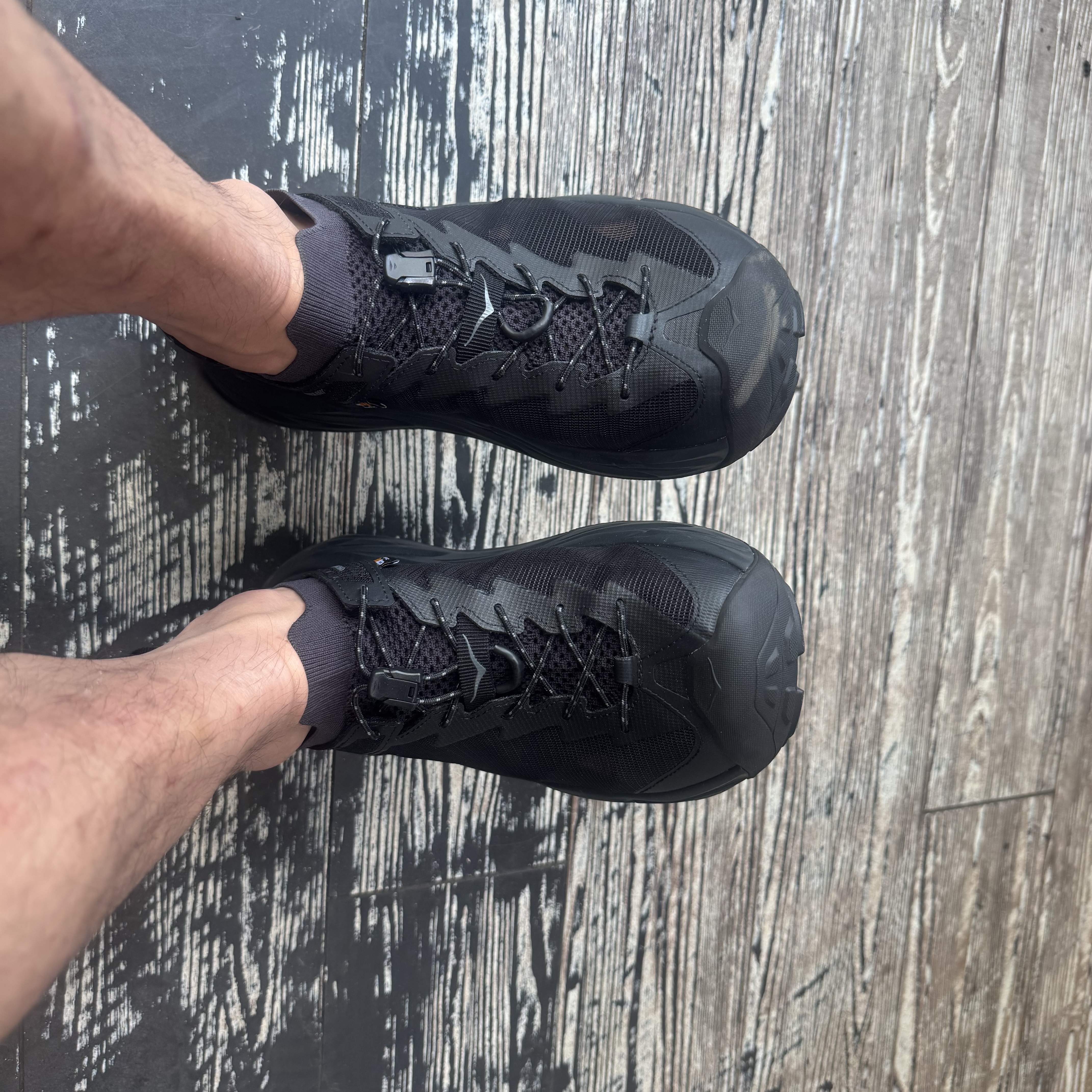 Hoka Hopara 2 Black 착용 스타일 - 1