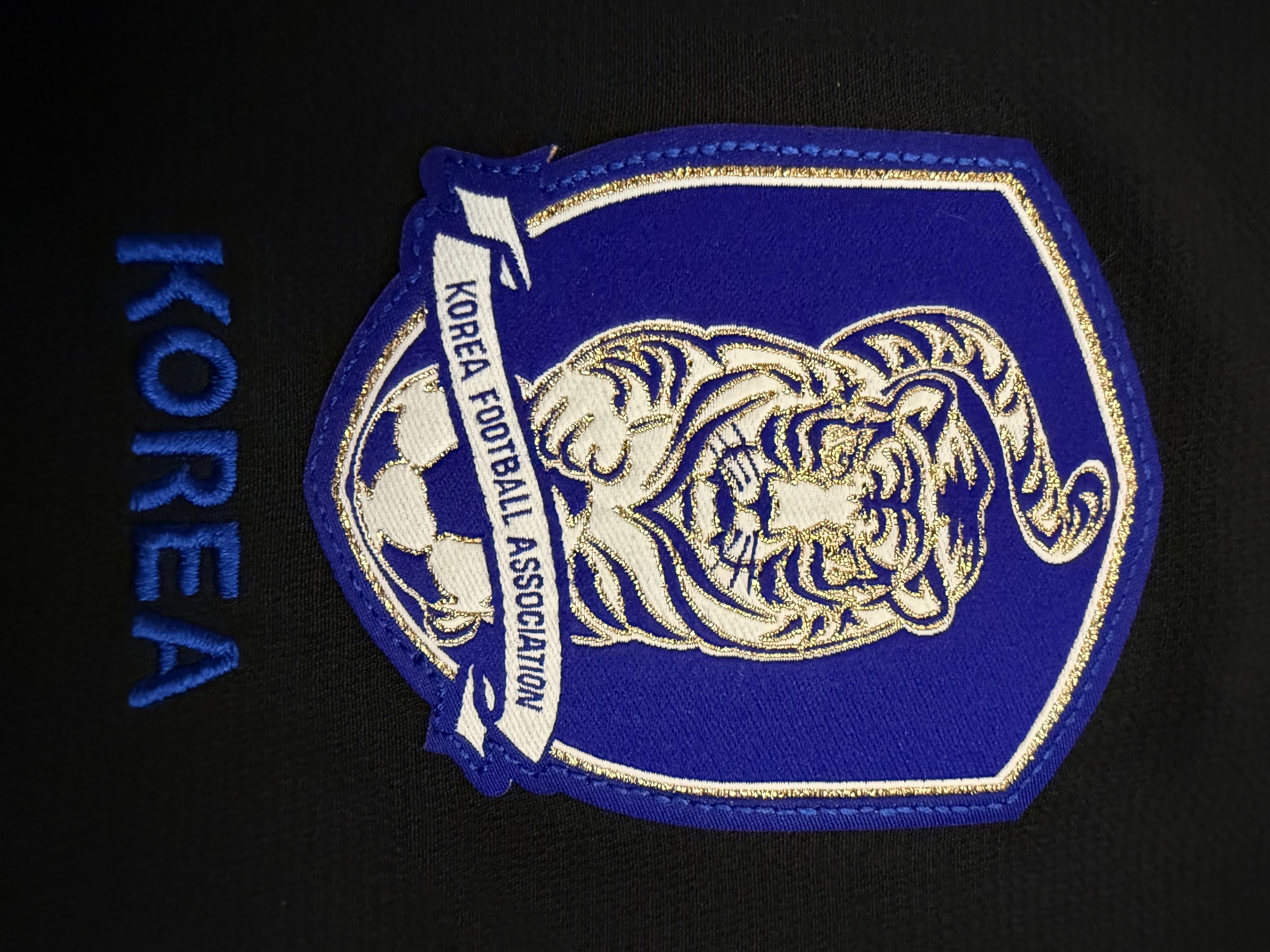 Nike South Korea 2004 Total 90 Reissue Soccer Replica Track Jacket (HV4439-010) 착용 스타일 - 3
