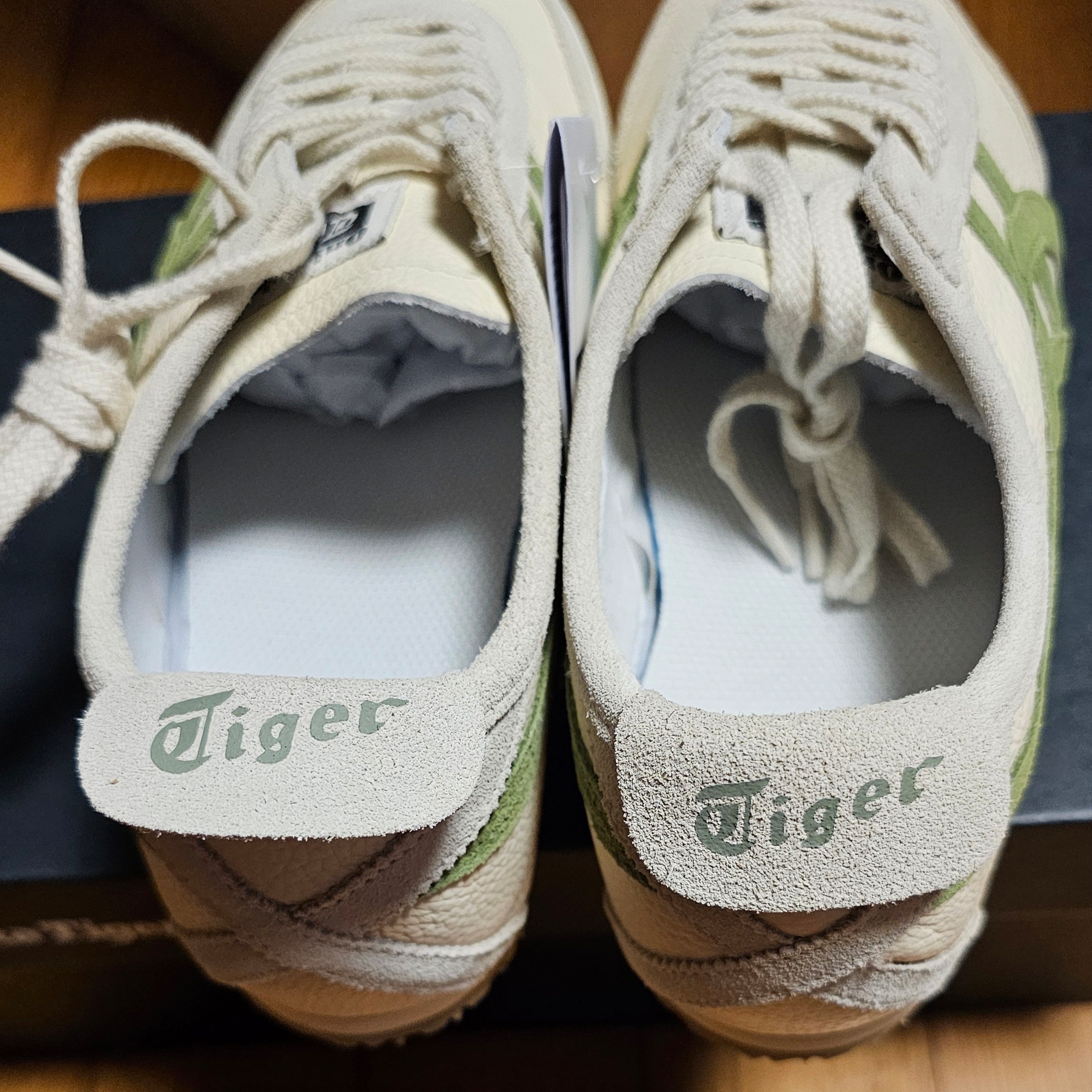 Onitsuka Tiger Mexico 66 Vintage Birch Cactus Green 착용 스타일
