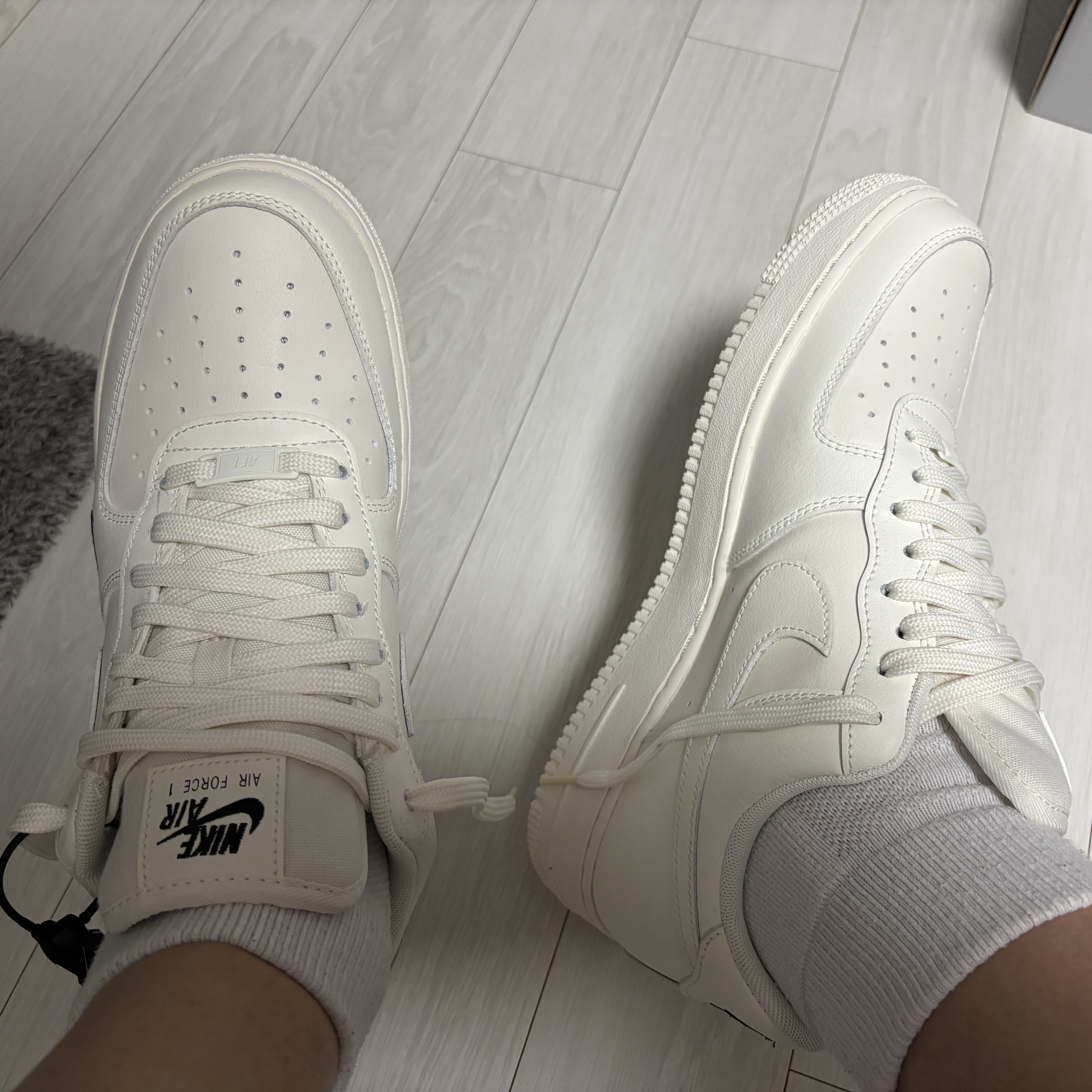 (W) Nike Air Force 1 '07 Essential TRK3 Sail 착용 스타일