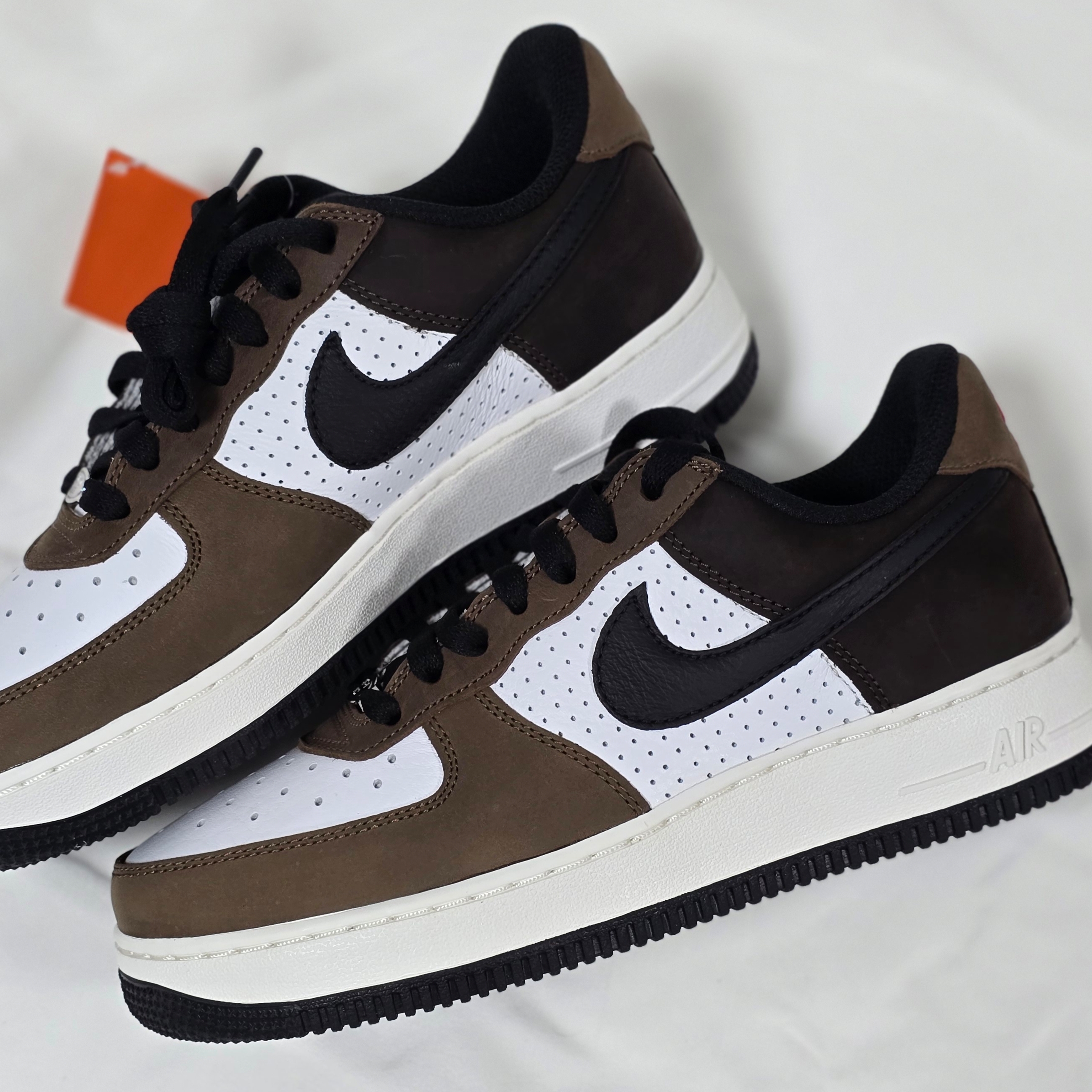 Nike Air Force 1 Low Retro White and Baroque Brown 착용 스타일