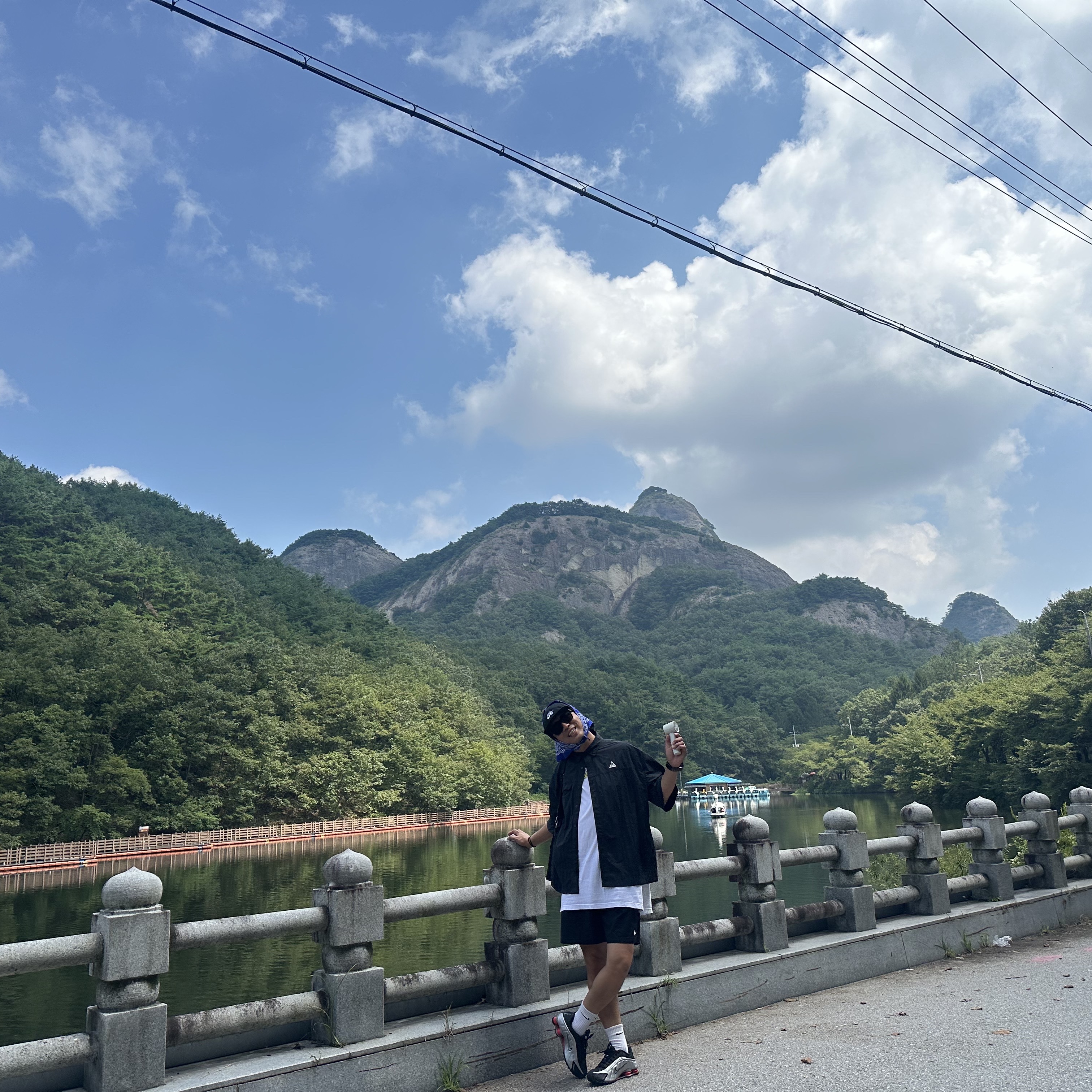Nike Shox R4 Metallic Silver Red, Nike ACG Orb Weaver UV Repel Short Sleeve Shirt Black Anthracite - Asia 착용 스타일 - 3
