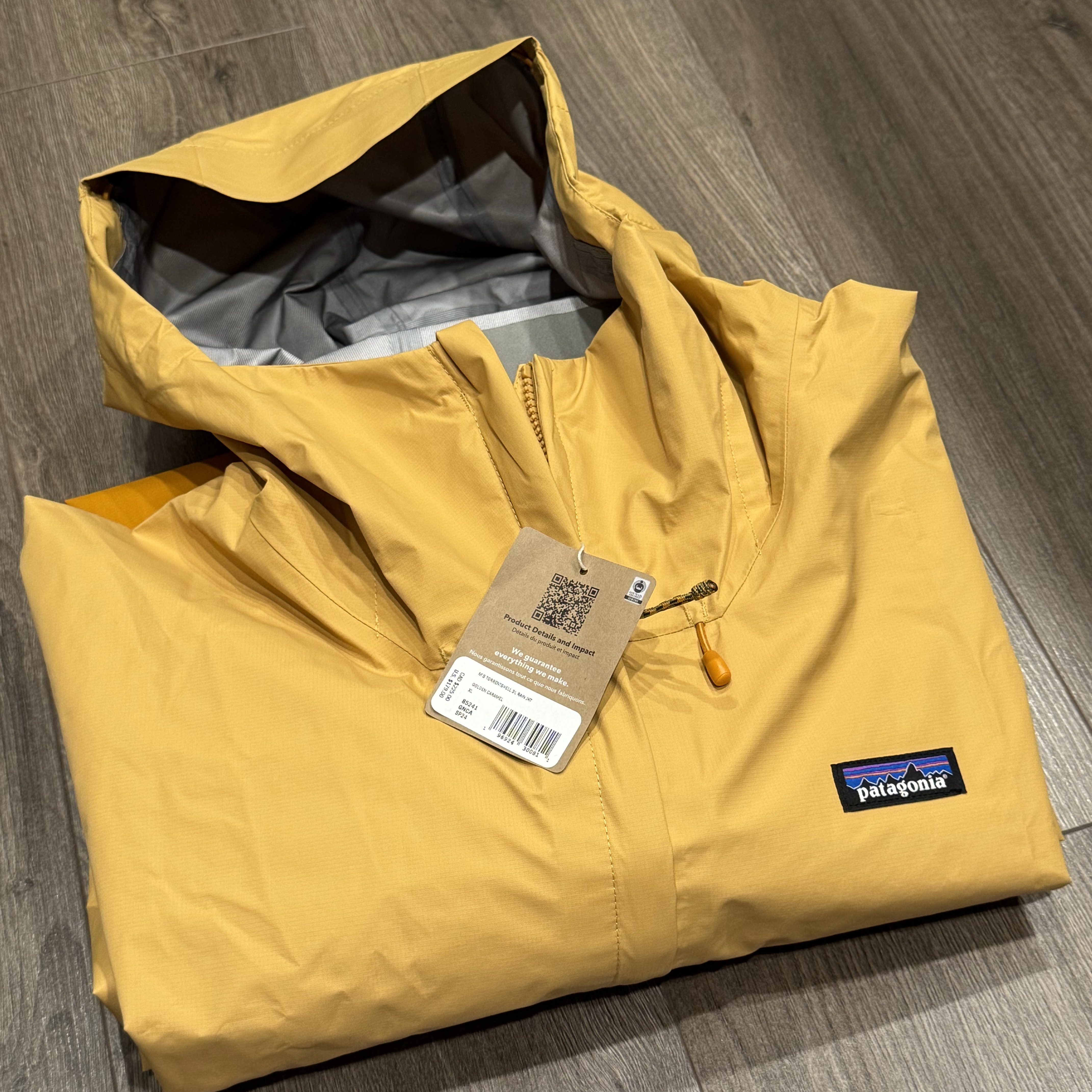 Patagonia Torrentshell 3L Jacket Golden Caramel 착용 스타일