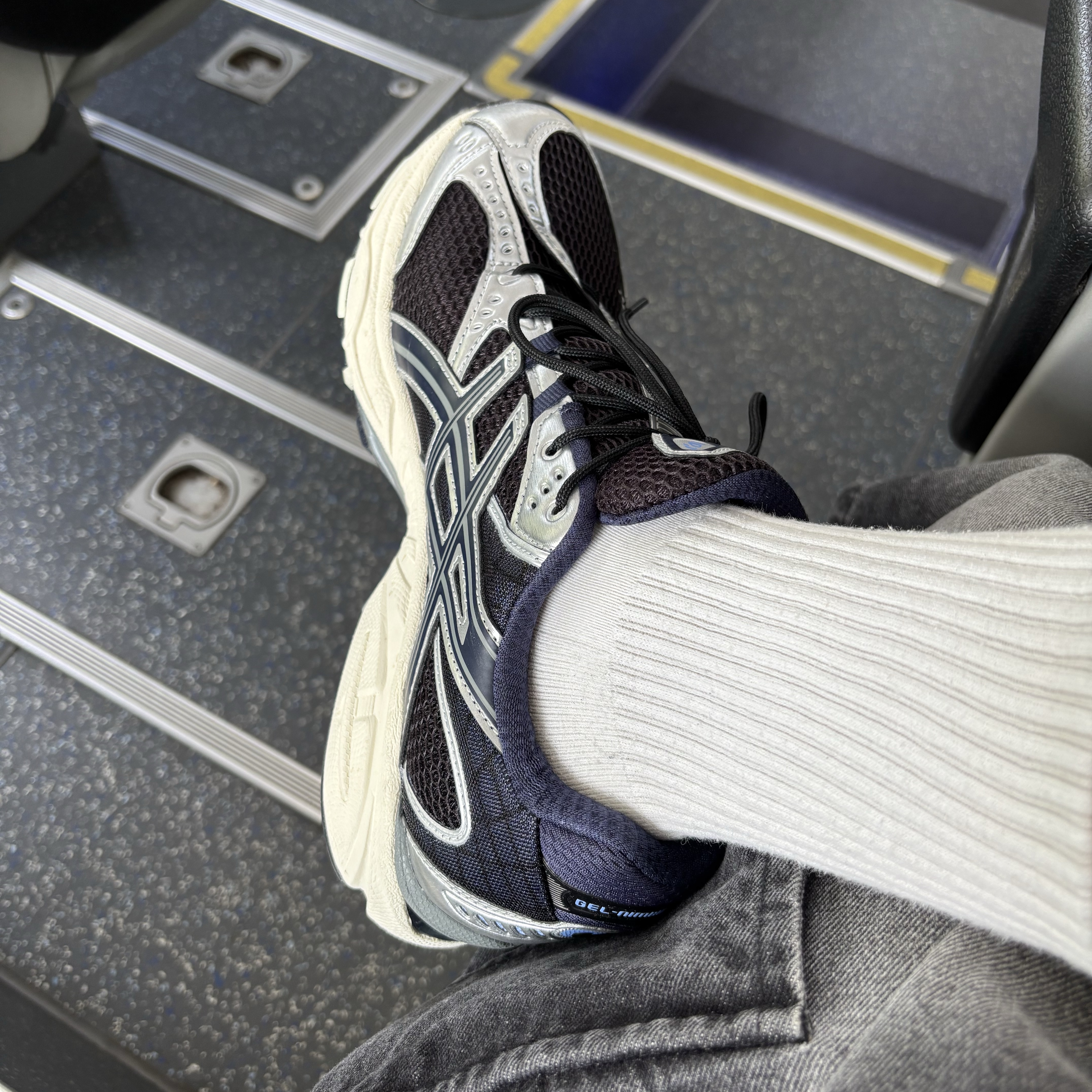 Asics Gel-Nimbus 10.1 Black Midnight 착용 스타일