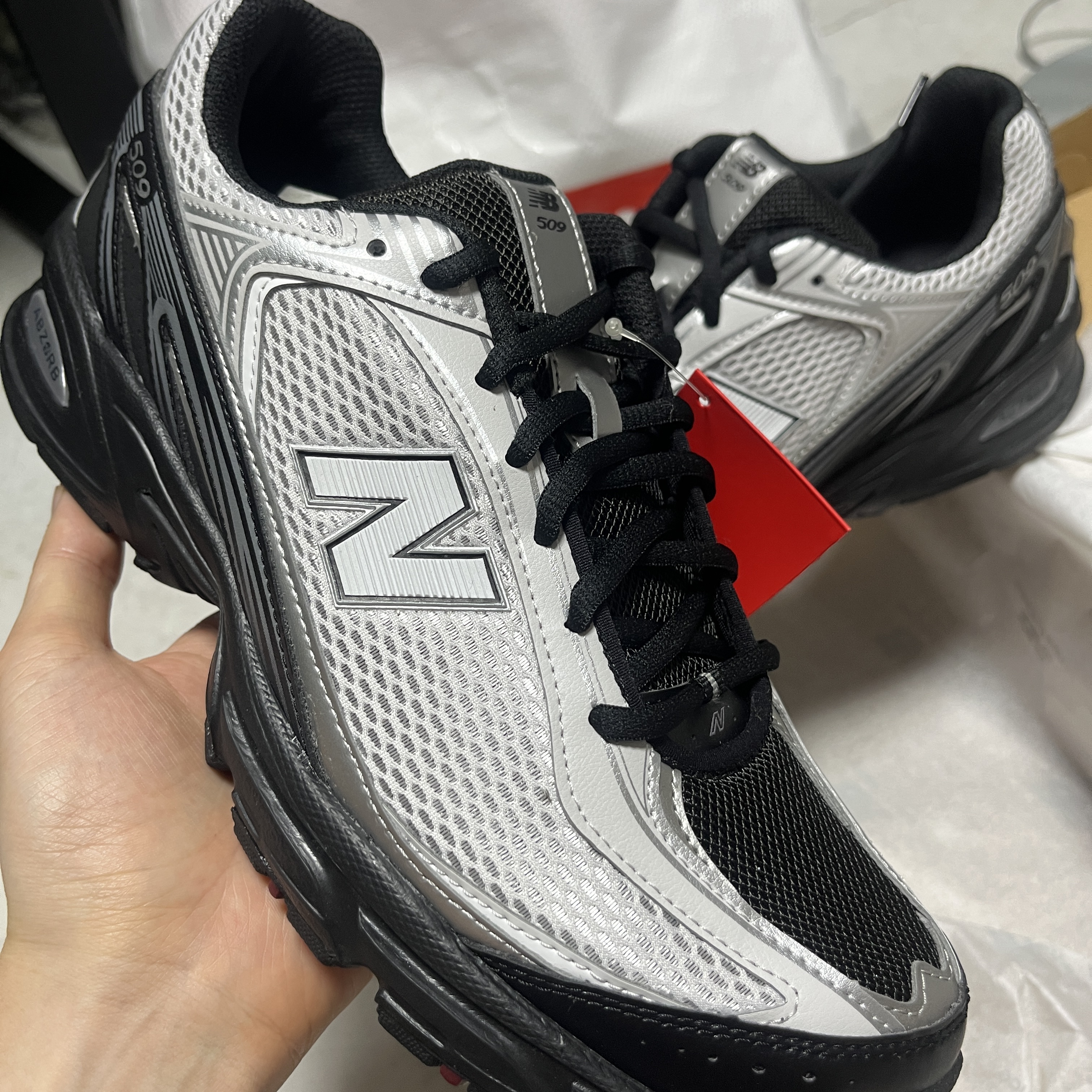 New Balance 509 Black Gray 착용 스타일