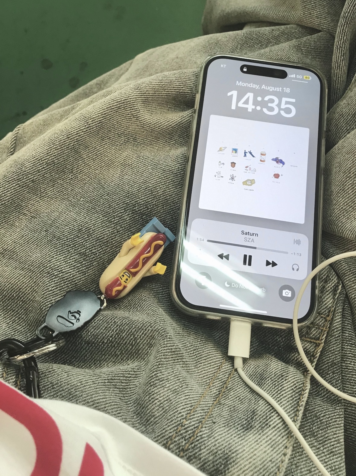 Lego Gear Hot Dog Guy Key Chain, [KREAM 단독] Safarispot Highway Inn T-Shirt White Red 착용 스타일 - 1