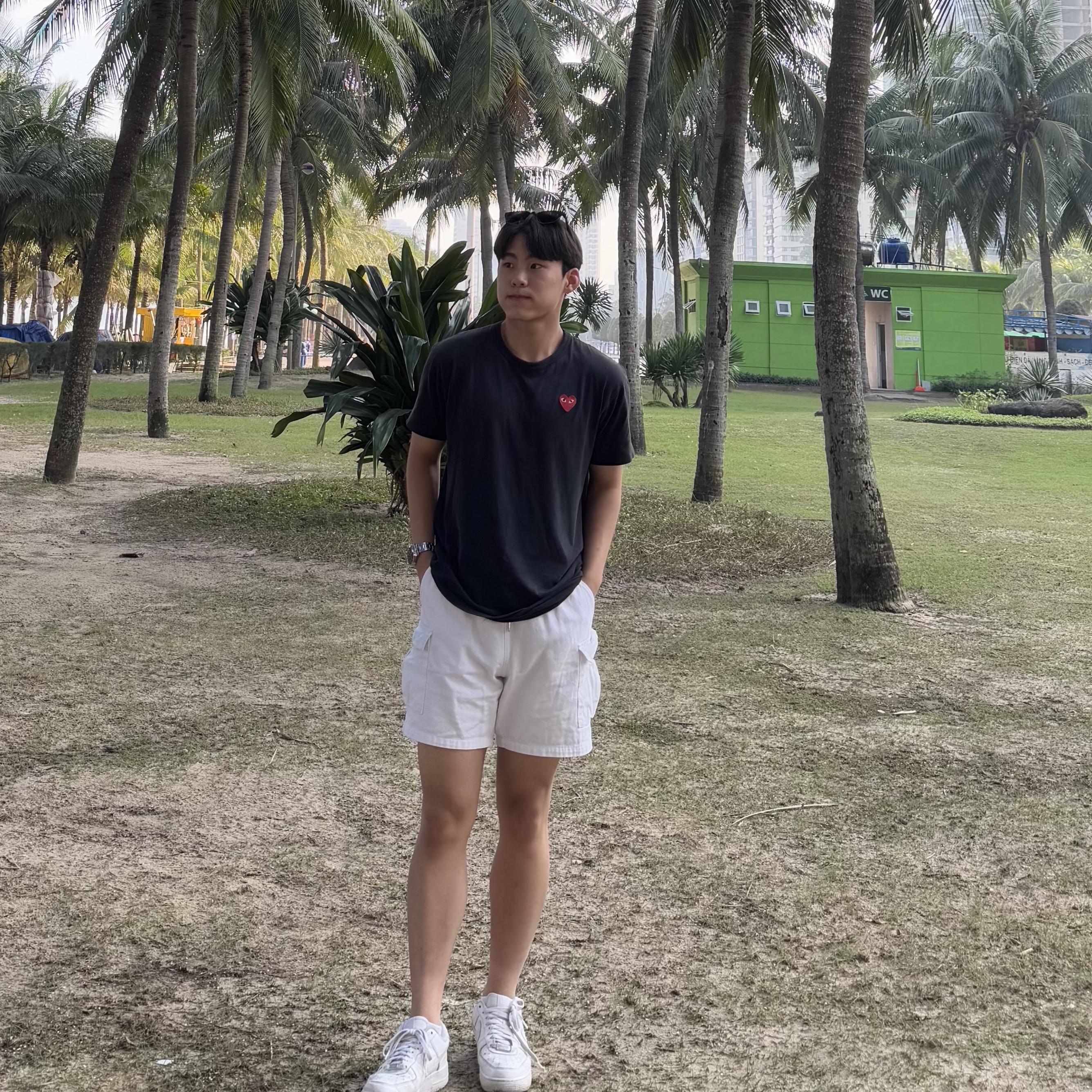 Play Comme des Garcons Red Heart T-Shirt Black, Nike Air Force 1 '07 Low White 착용 스타일 - 2