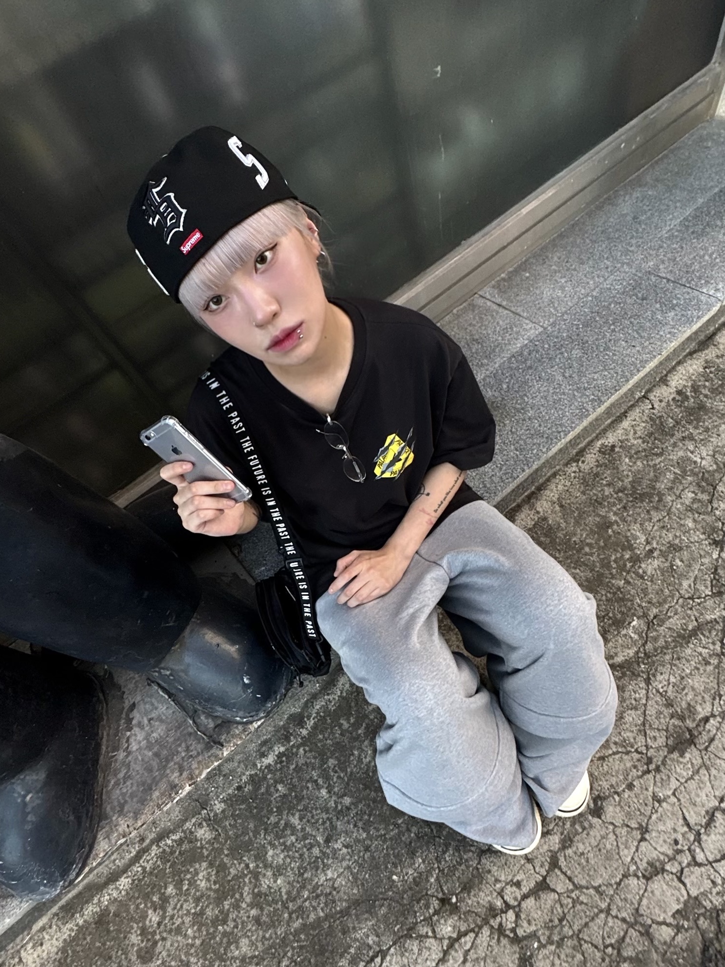Supreme Multi S Logo New Era Black - 25SS, Gentle Monster x Maison Margiela MM217 Silver Clear 착용 스타일 - 1