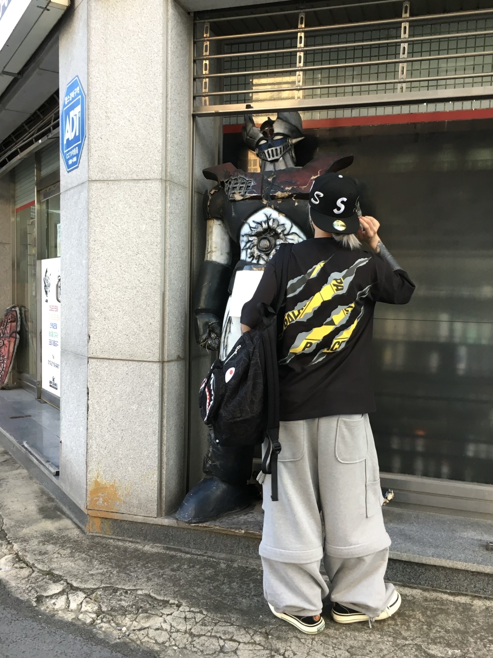 Supreme Multi S Logo New Era Black - 25SS, Gentle Monster x Maison Margiela MM217 Silver Clear 착용 스타일 - 5