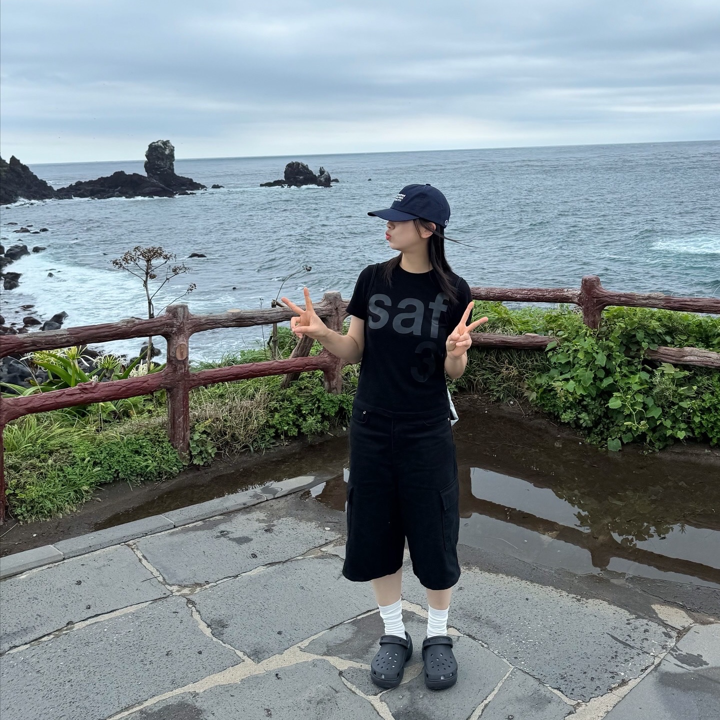 [KREAM 단독] Safarispot 1/2 Basic Safari T-Shirt Black, (W) Crocs Classic Platform Clog Black 착용 스타일 - 2