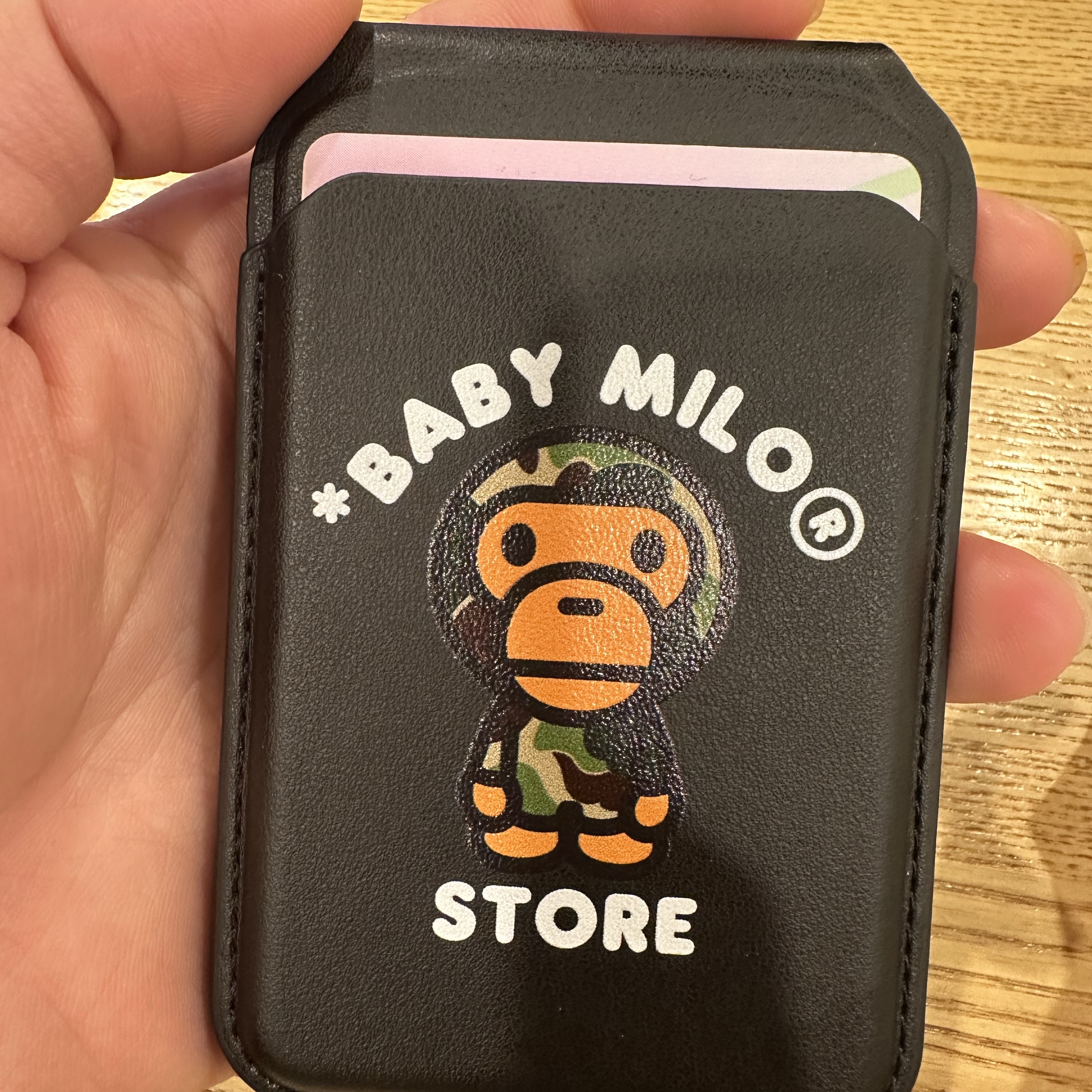 BAPE Baby Milo MagSafe Card Holder Black 착용 스타일
