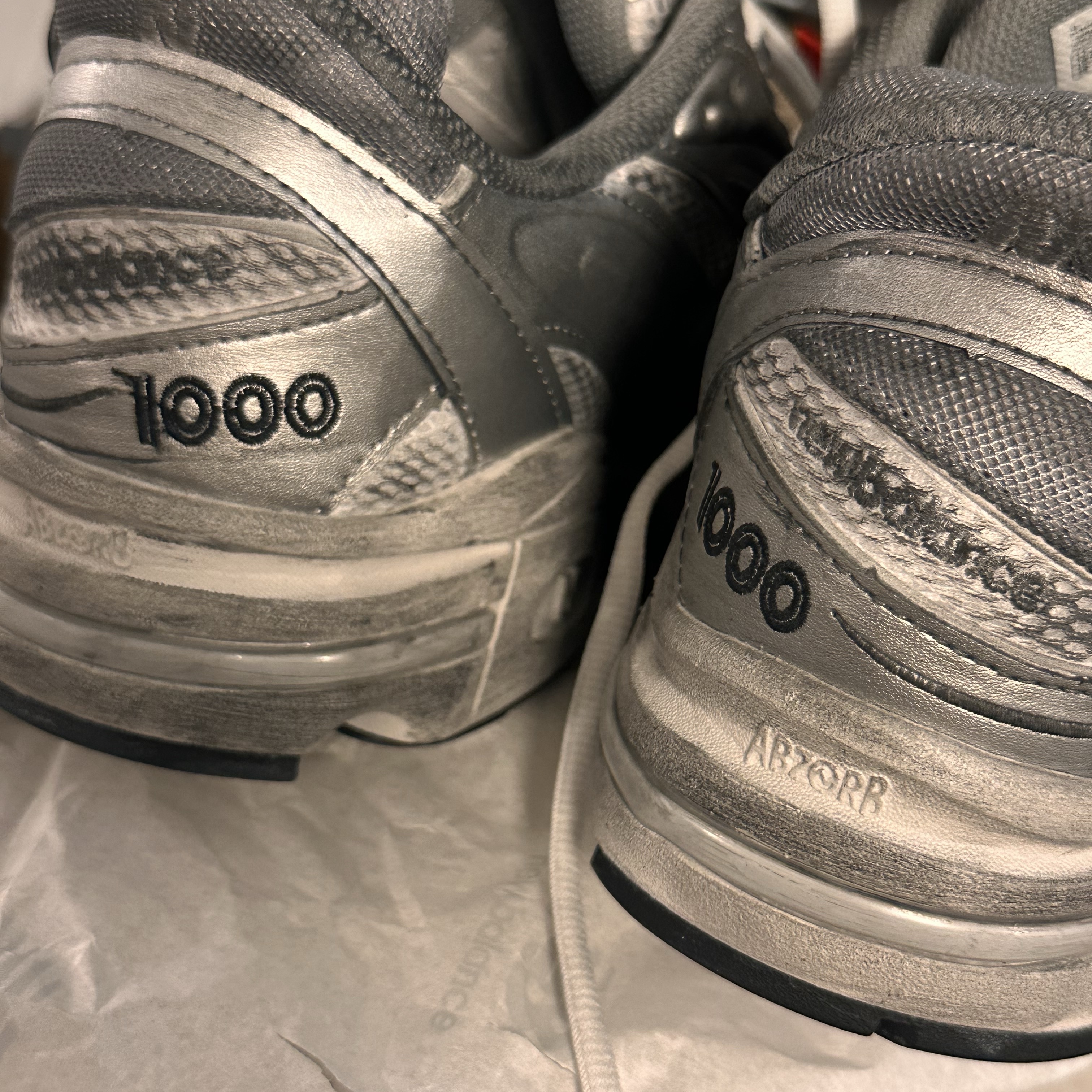 New Balance 1000 Silver Metallic Grey Matter 착용 스타일 - 3