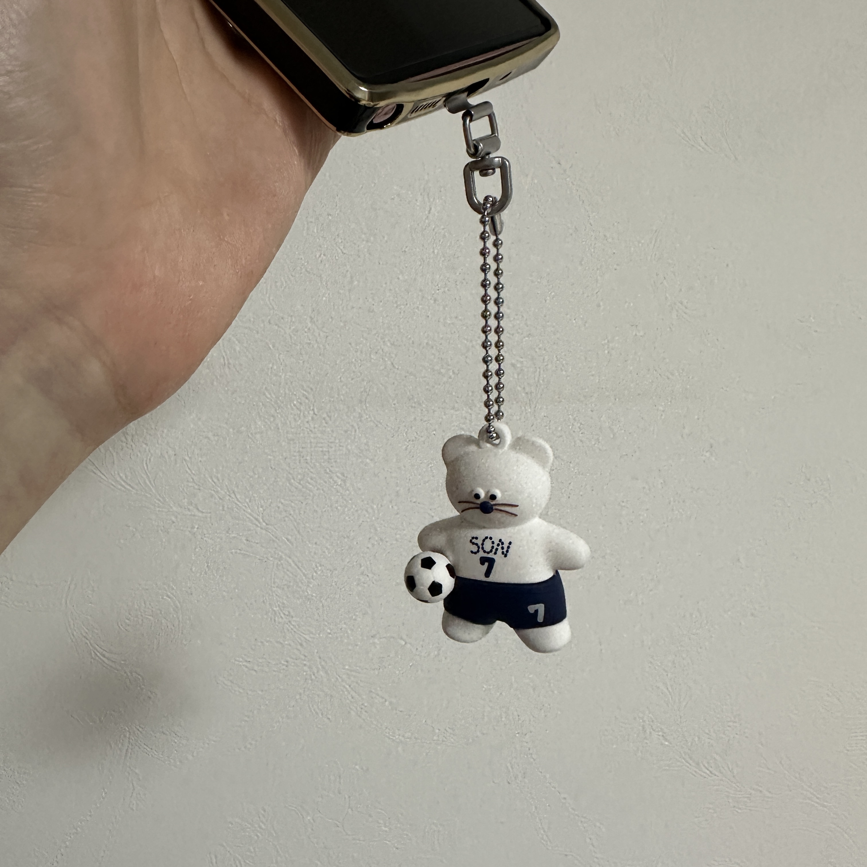 Monamhee x NOS7 SON.hee Figure Keyring Cream 착용 스타일