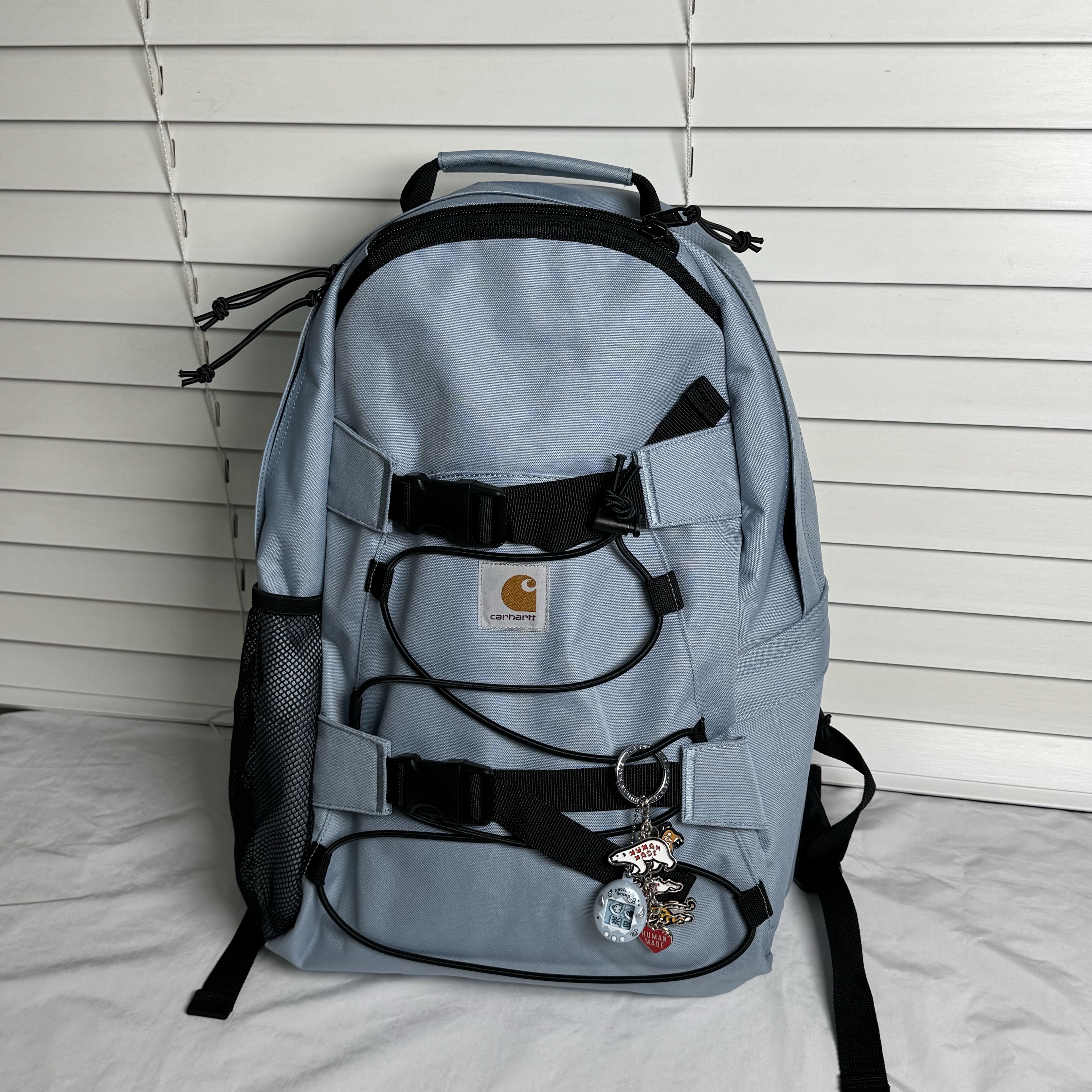 Carhartt WIP Kickflip Backpack Misty Sky, Human Made Animal Heart Keyring Silver Red 착용 스타일 - 1