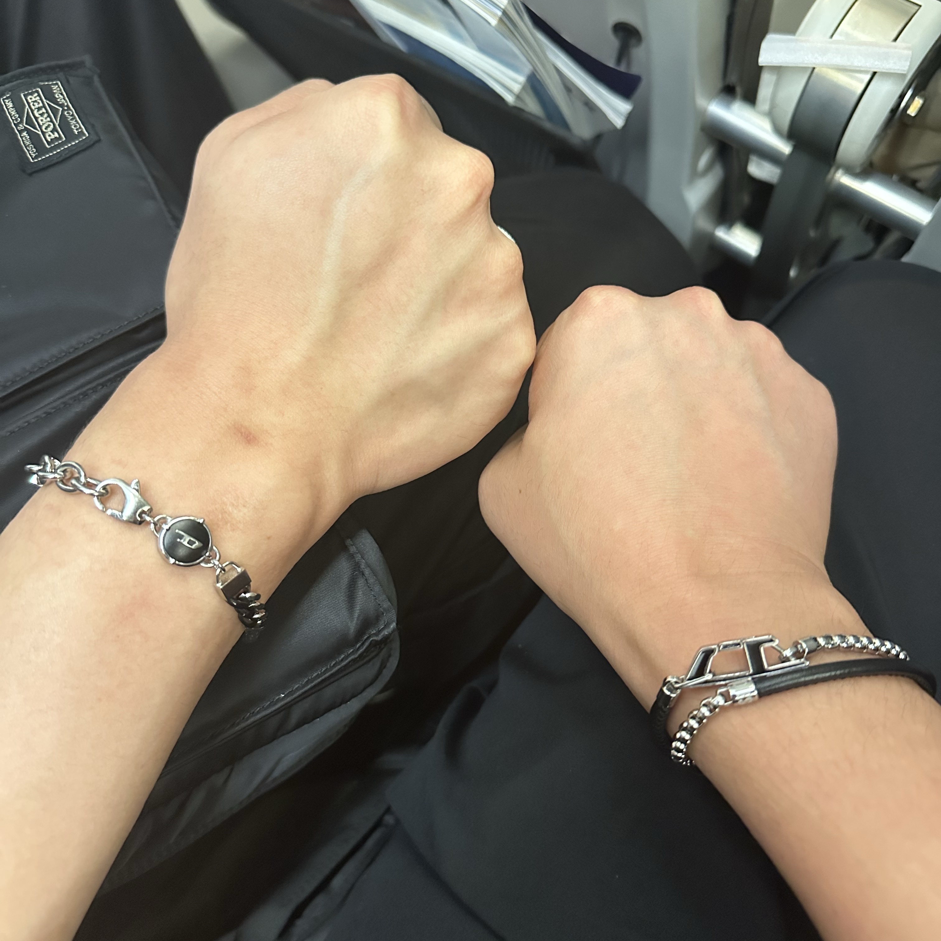 Diesel Dx1472 Stainless Steel Chain Bracelet Silver Black, Diesel Dx1498 Two-Tone Stainless Steel Chain Bracelet Black 착용 스타일