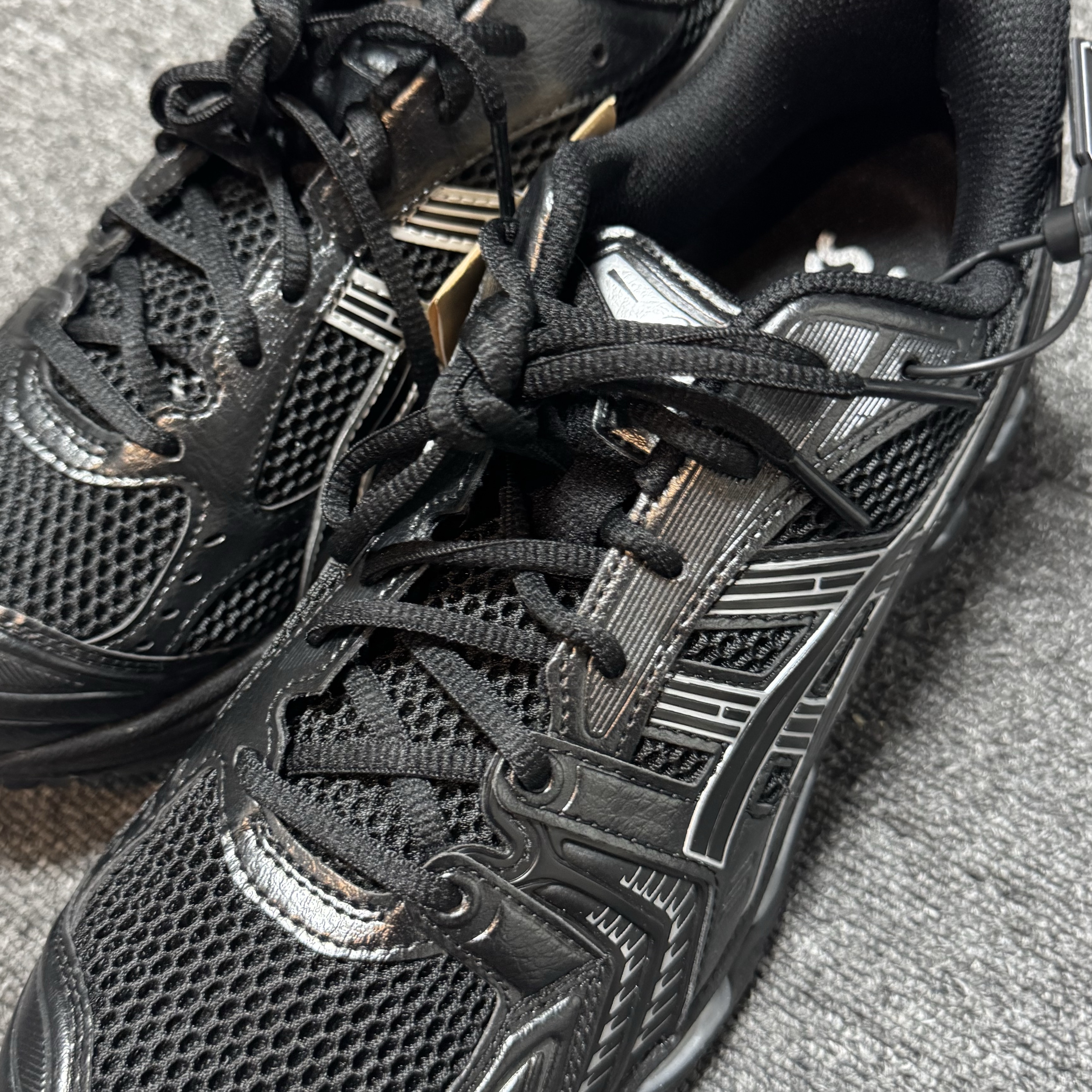 Asics Gel-Kayano 14 Black Pure Silver 착용 스타일