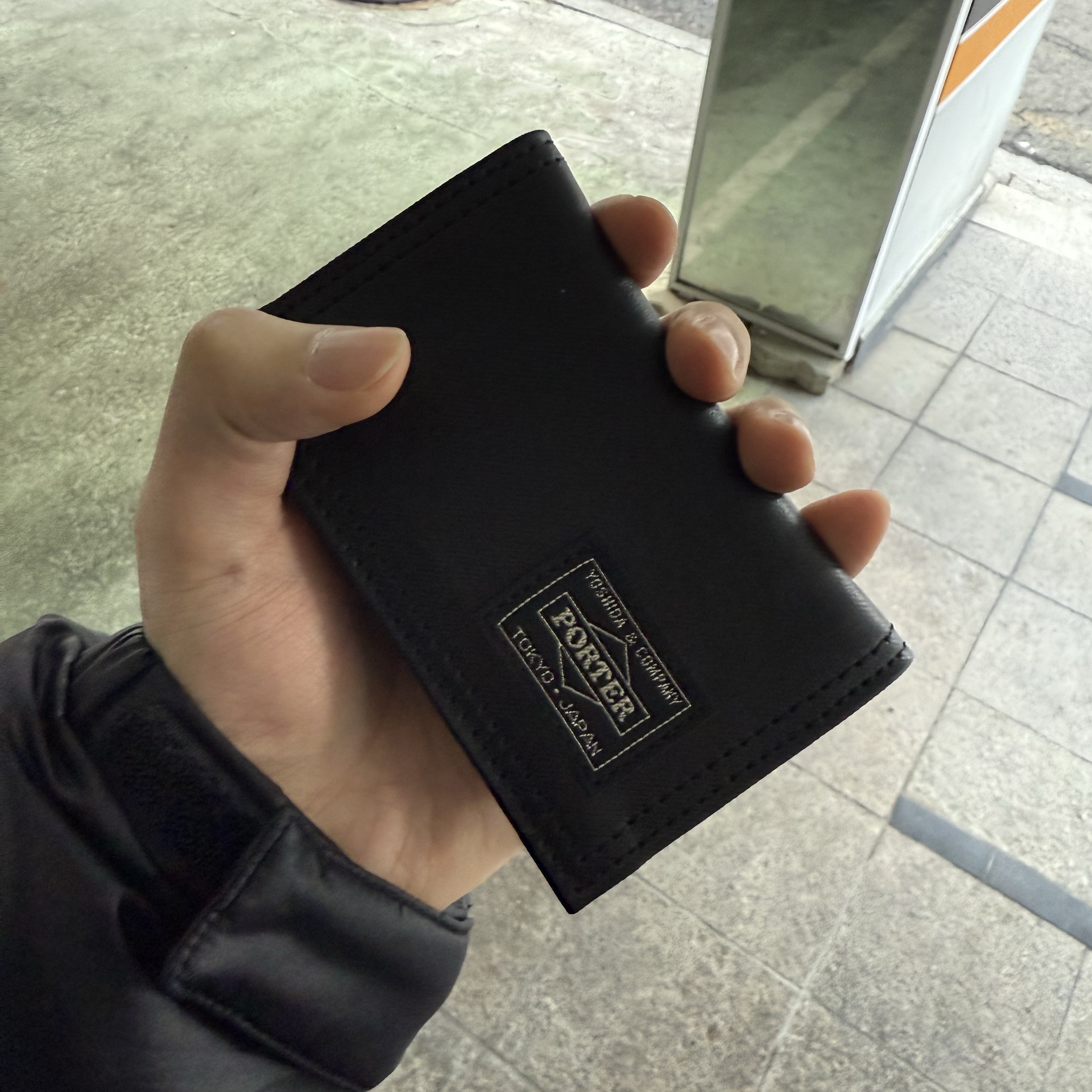 Porter Free Style Card Case Black 착용 스타일 - 1