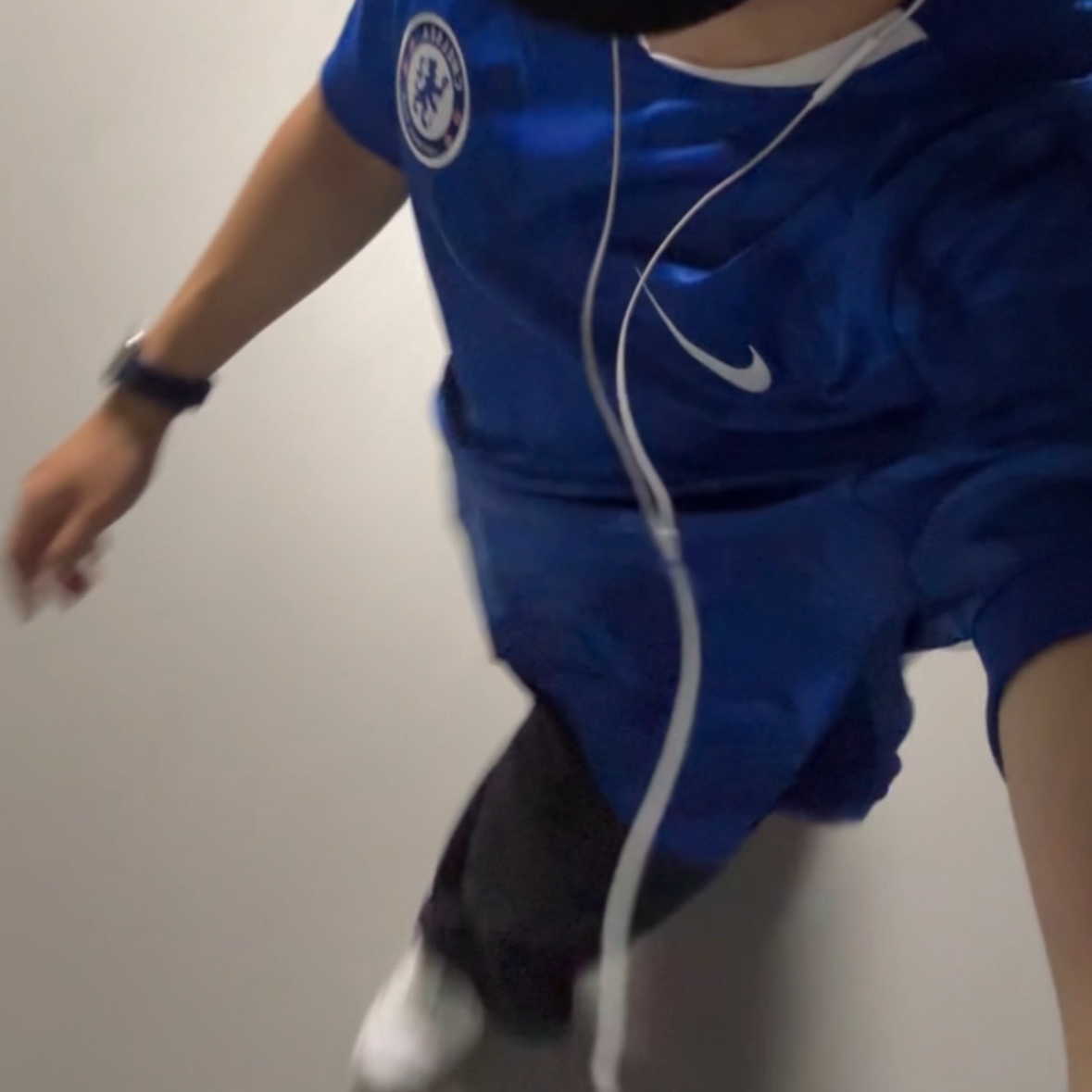 Nike Chelsea FC 2025/26 Stadium Home Dri-Fit Soccer Replica Jersey Rush Blue White (Non Marking Ver.), Nike Air Force 1 Mid '07 White 착용 스타일