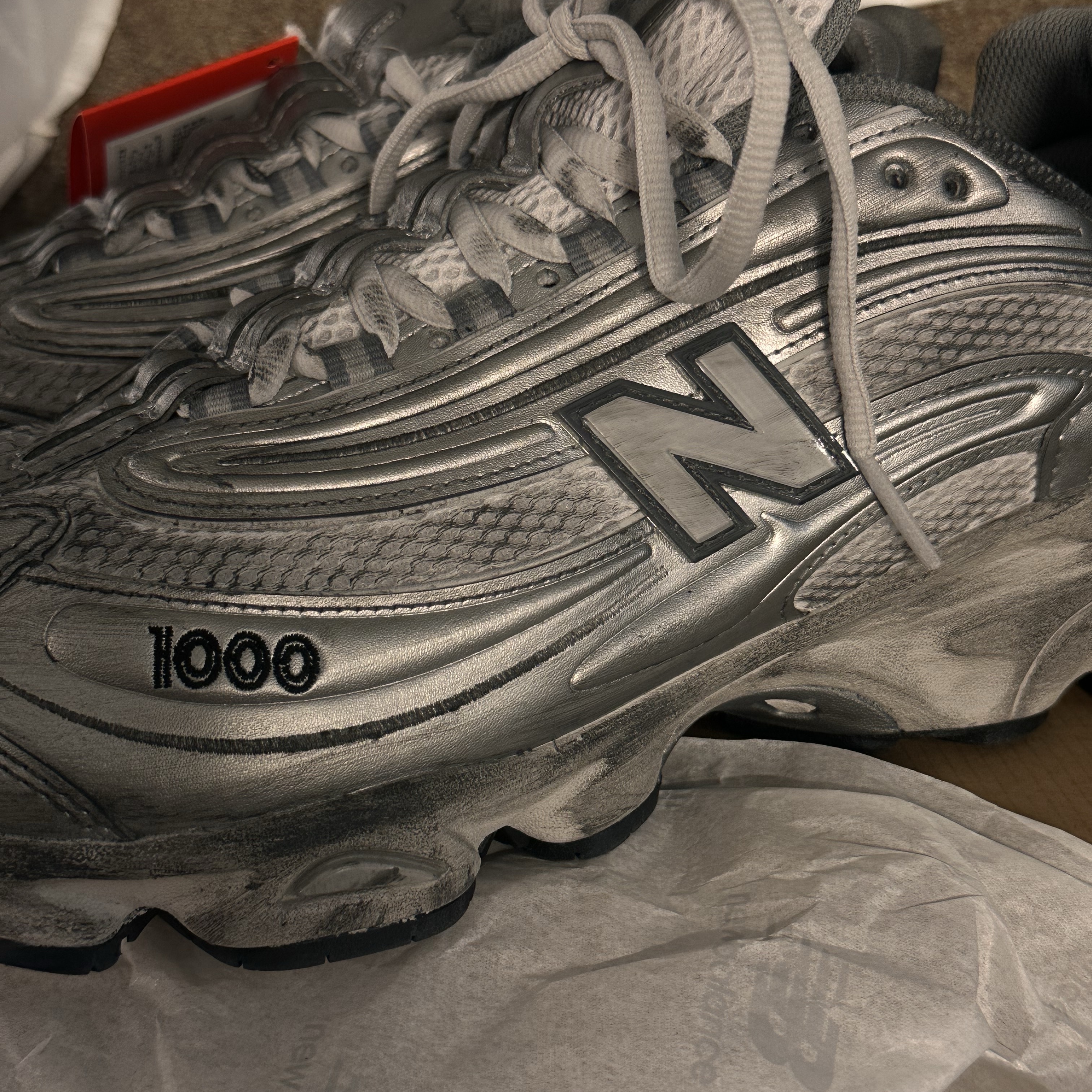 New Balance 1000 Silver Metallic Grey Matter 착용 스타일 - 2