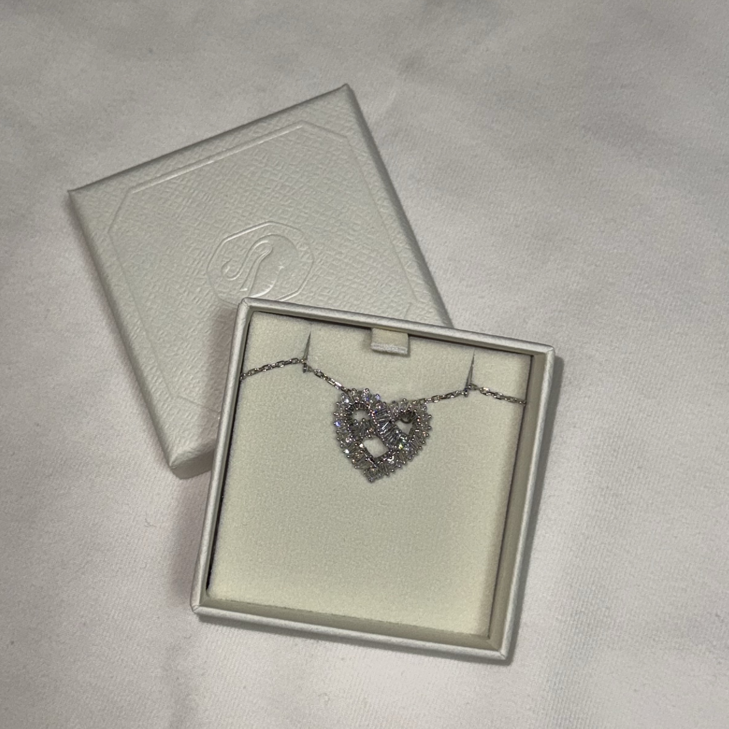 (W) Swarovski Matrix Heart Pendant White Rhodium Plated 착용 스타일