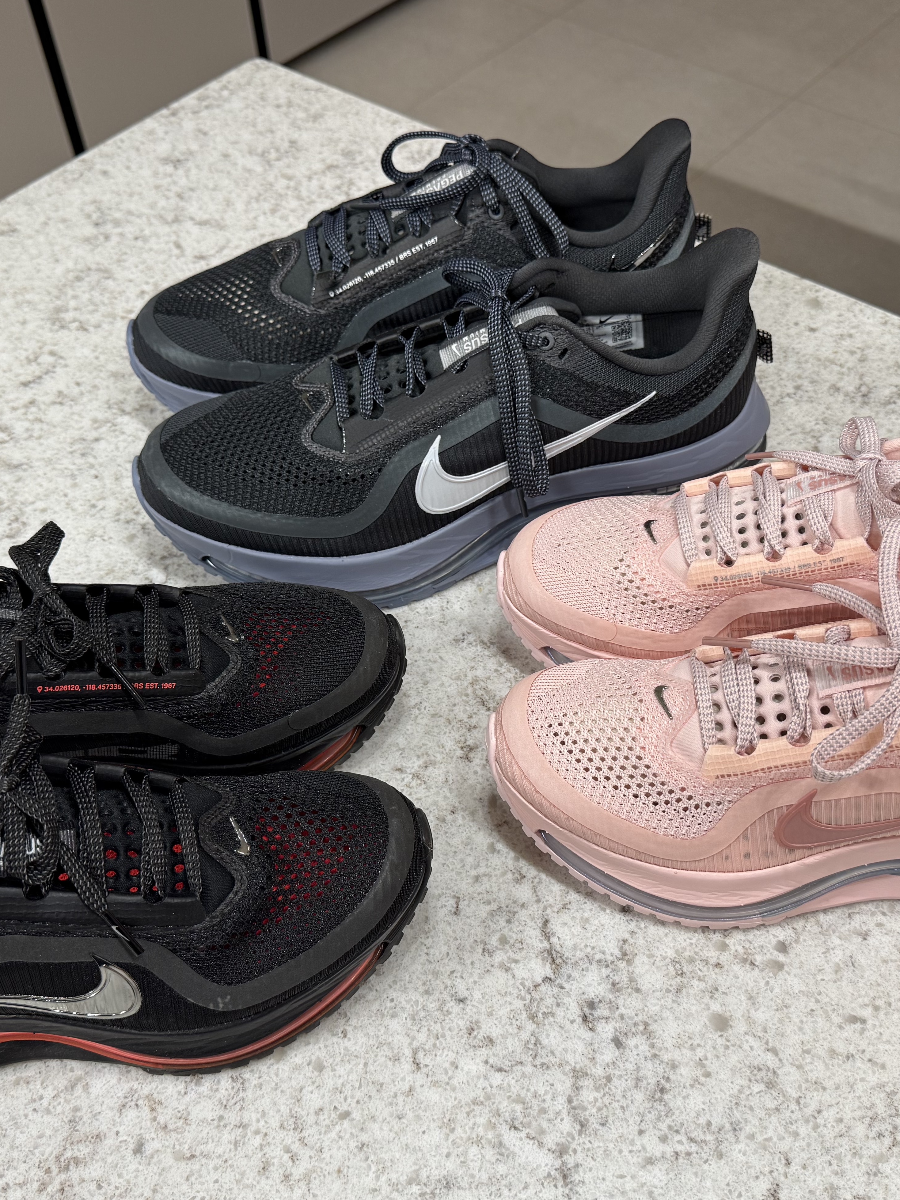 Nike Pegasus Premium Anthracite Ashen Slate, Nike Pegasus Premium Black Bright Crimson 착용 스타일 - 4