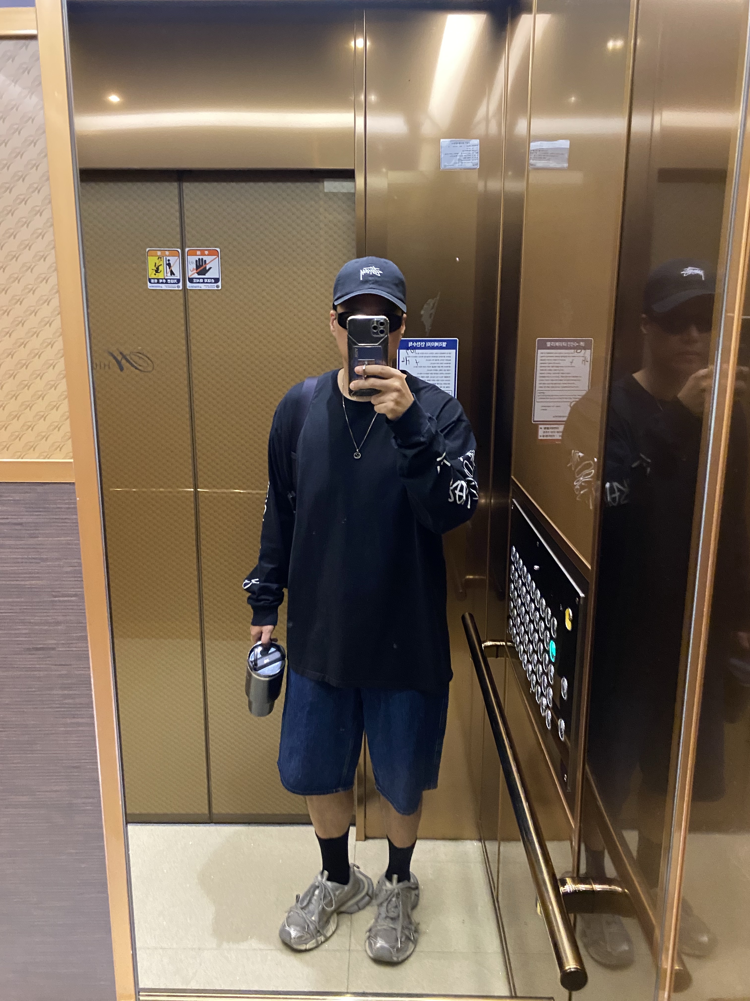 Stussy International Pigment Dyed LS T-Shirts Black, Balenciaga 3XL Sneakers Light Beige 착용 스타일