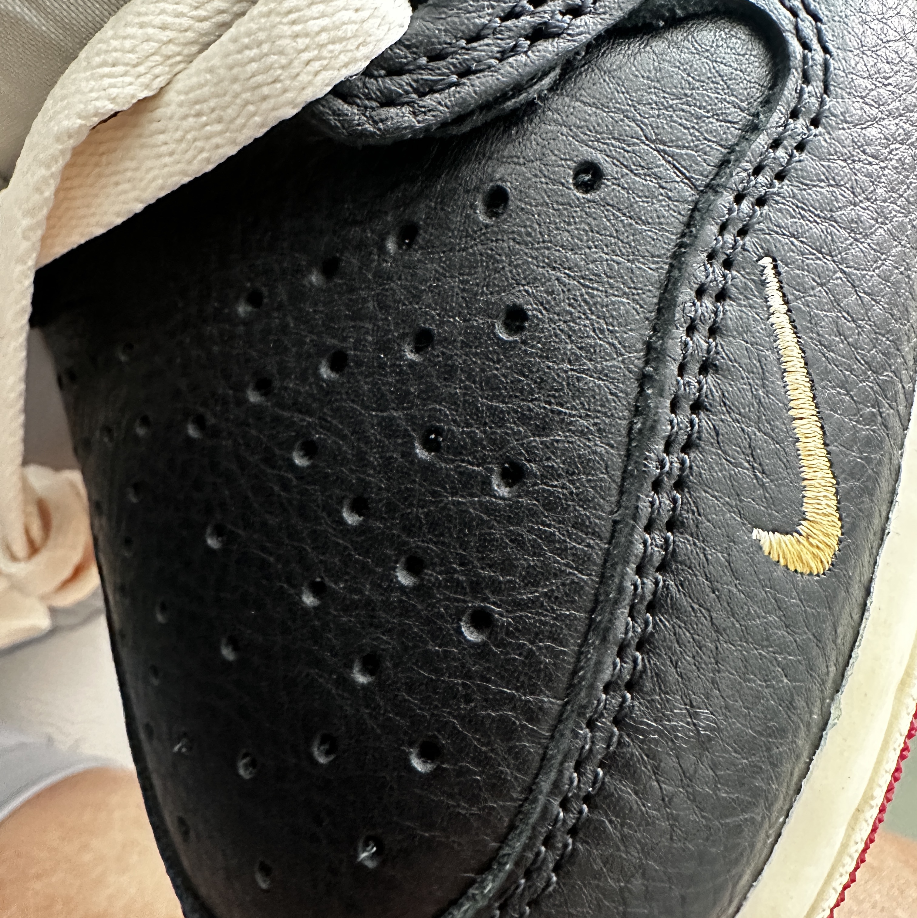 Jordan 1 x Nigel Sylvester Retro Low OG Better With Time 착용 스타일 - 2