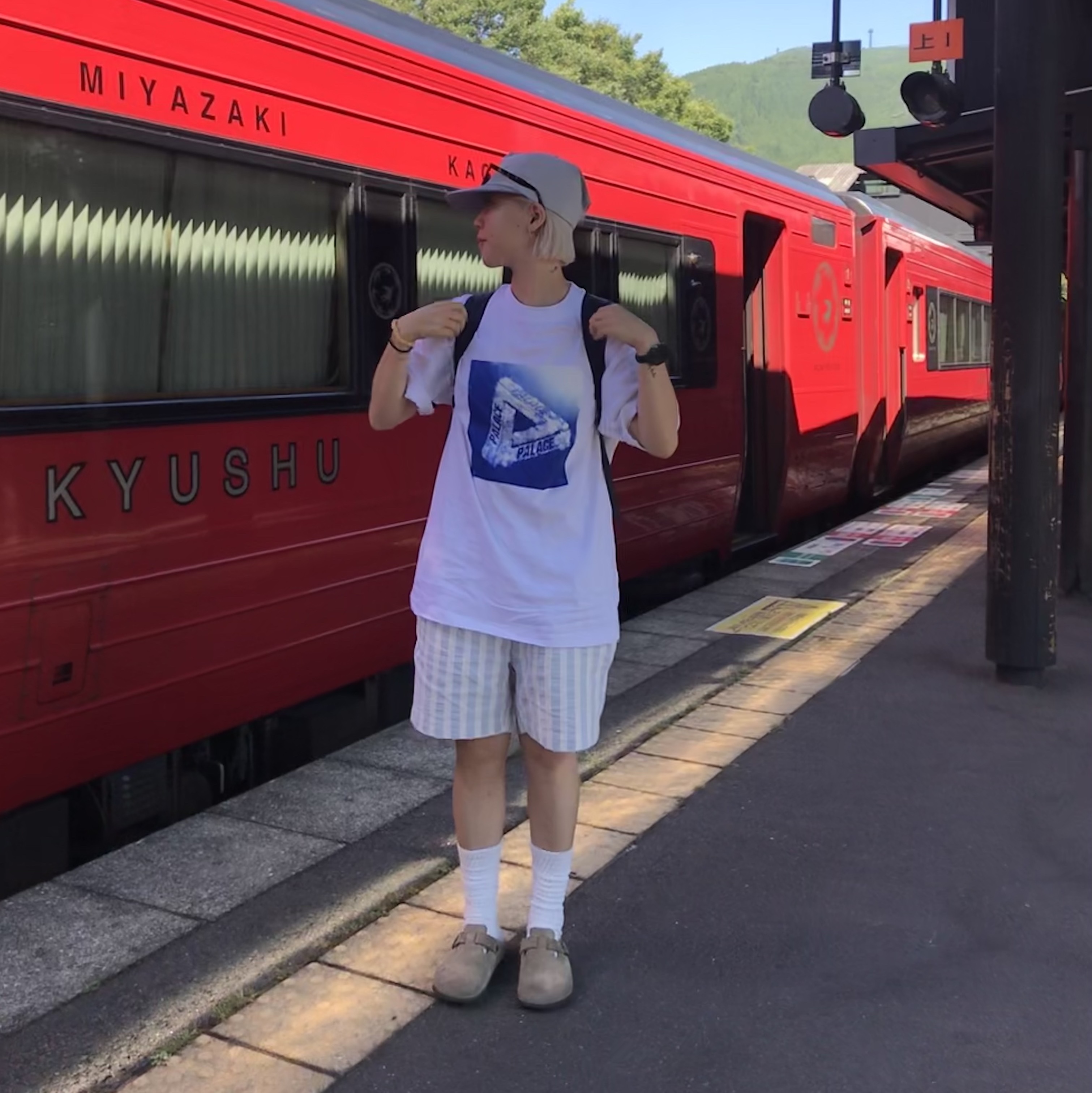 Palace Under The Weather T-Shirt White - 23FW, Birkenstock Boston Braided Taupe - Narrow 착용 스타일 - 1
