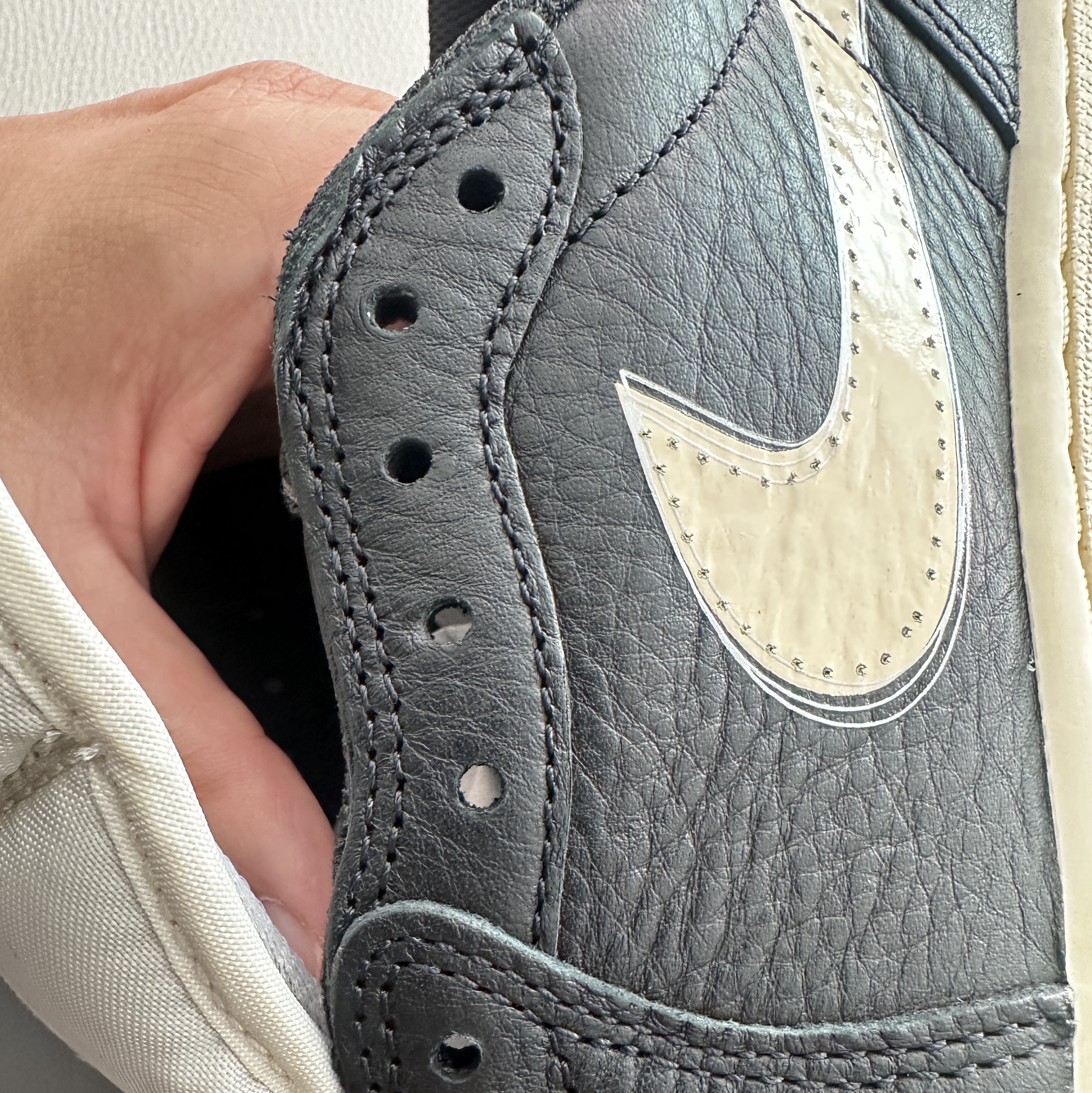 Jordan 1 x Nigel Sylvester Retro Low OG Better With Time 착용 스타일 - 3